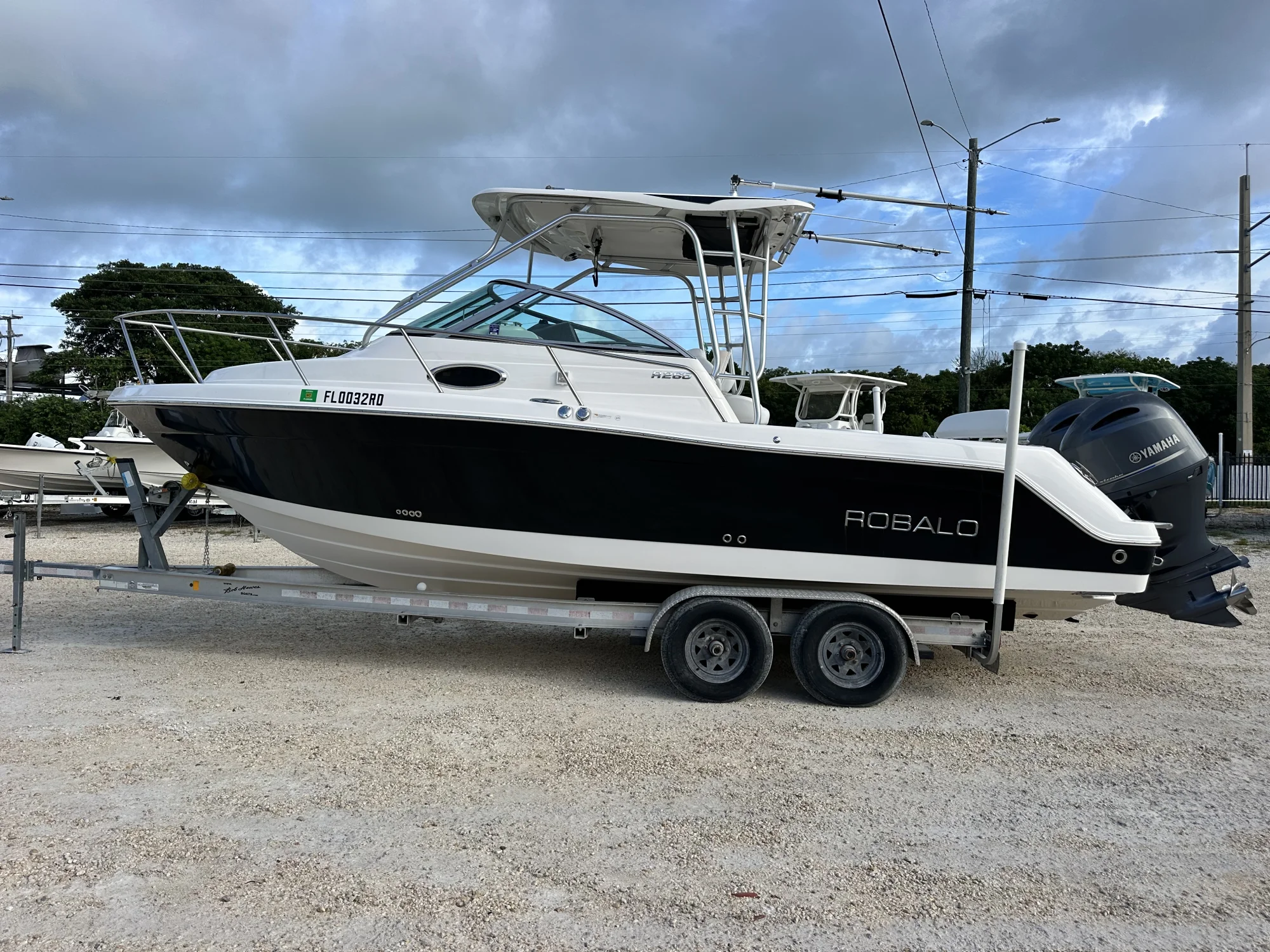 2016 Robalo R265