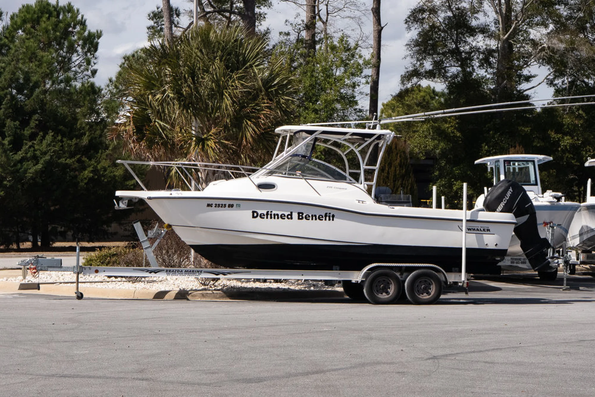 Boston Whaler 235 CONQUEST