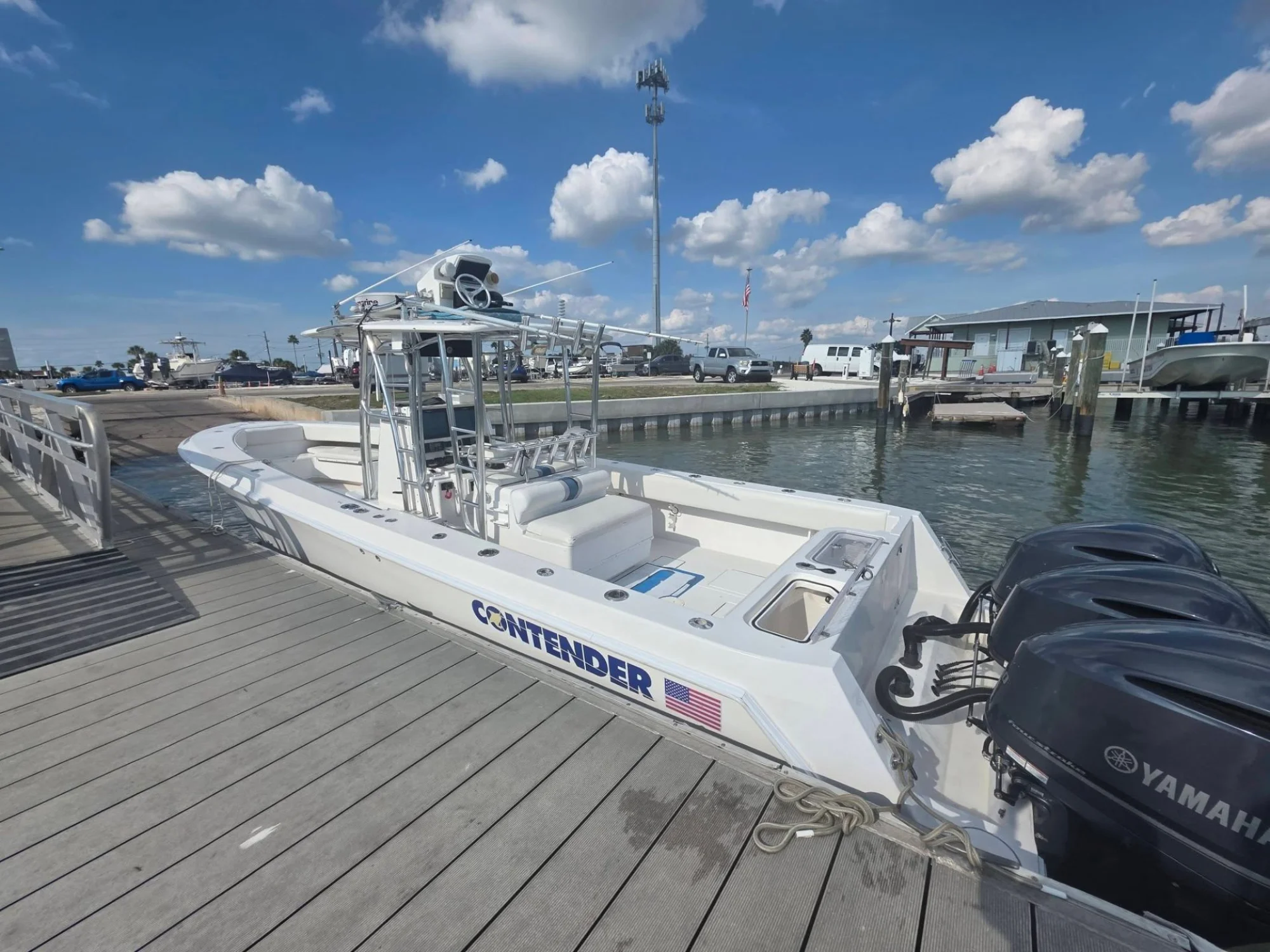 2007 CONTENDER 33T – TRIPLE 2015 YAMAHA 300s – TRAILER INCLUDED - Image 4