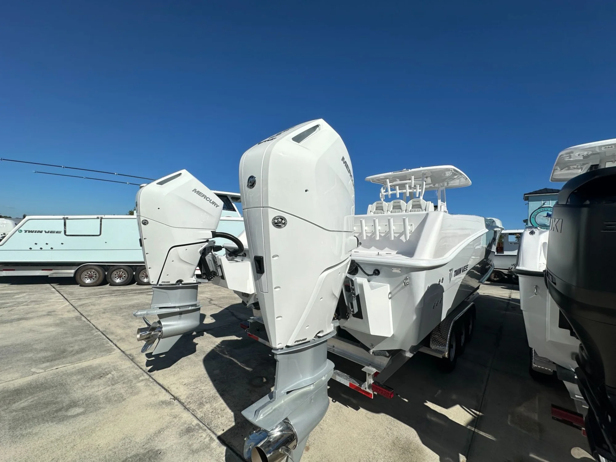 2026 Twin Vee 340 GFX - Image 5