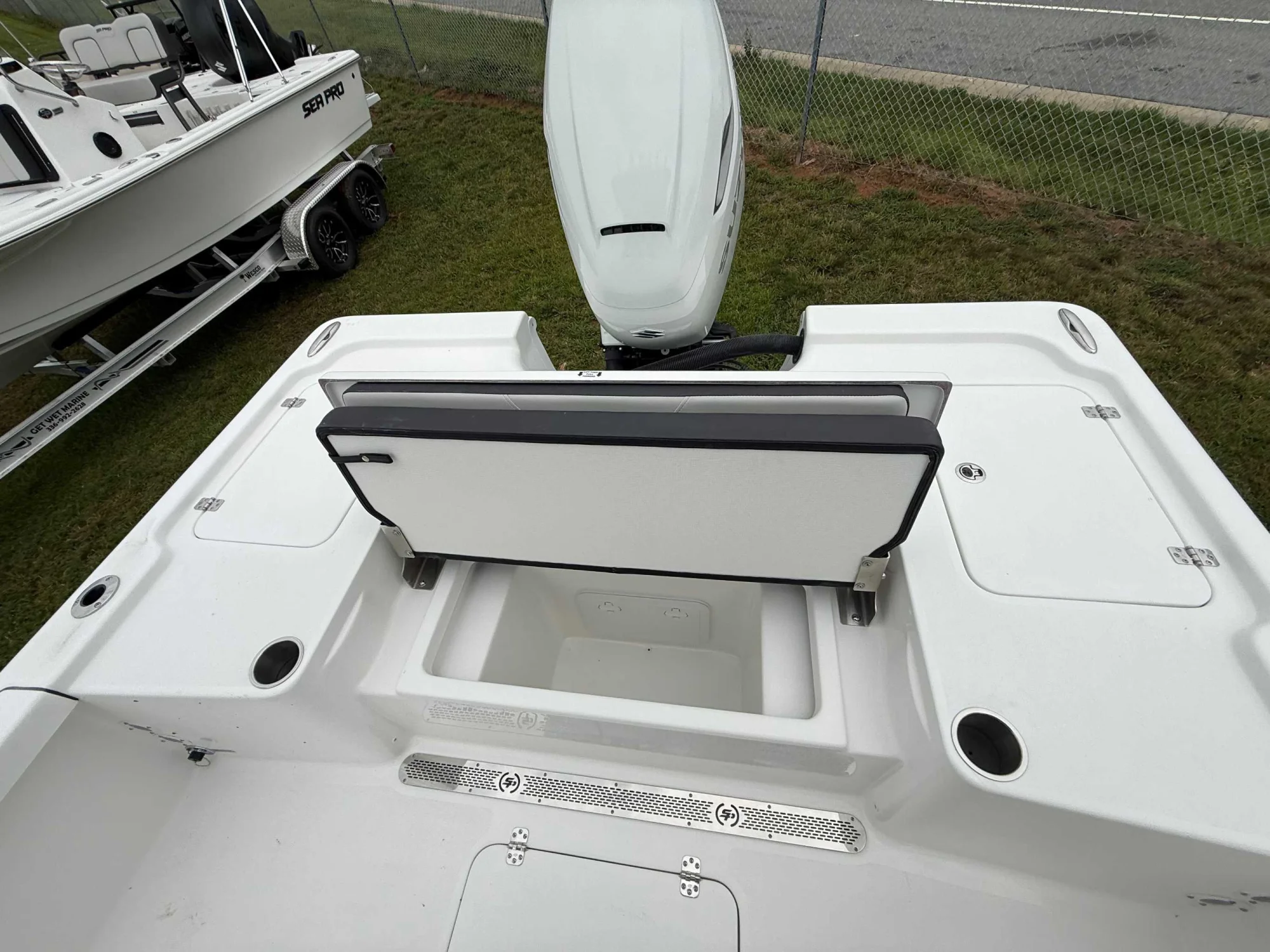 2027 Sea Pro 250 DLX - Image 3