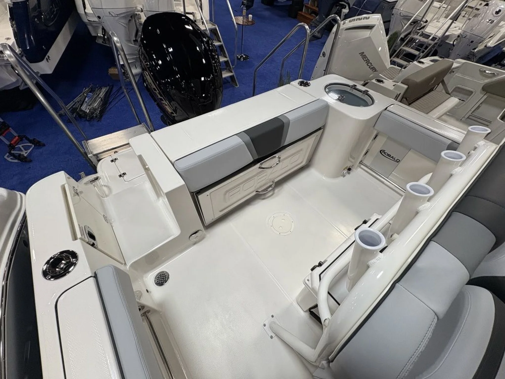 2026 Robalo R230 - Image 5