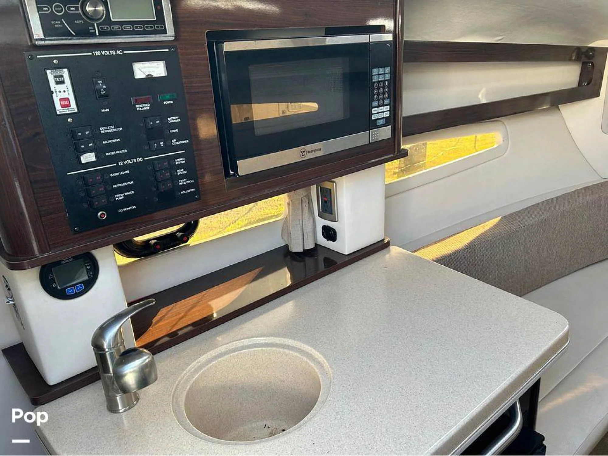2015 Sea Ray 260 Sundancer - Image 3