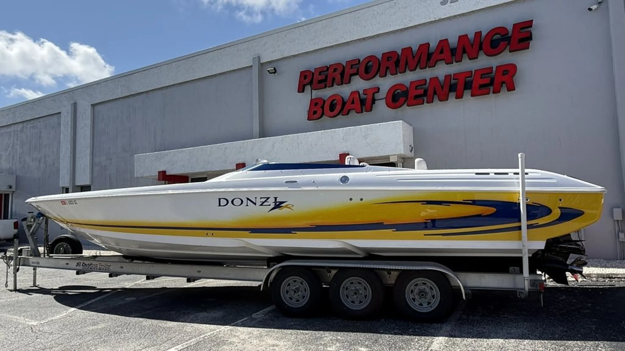 Donzi 35 ZR - Image 3