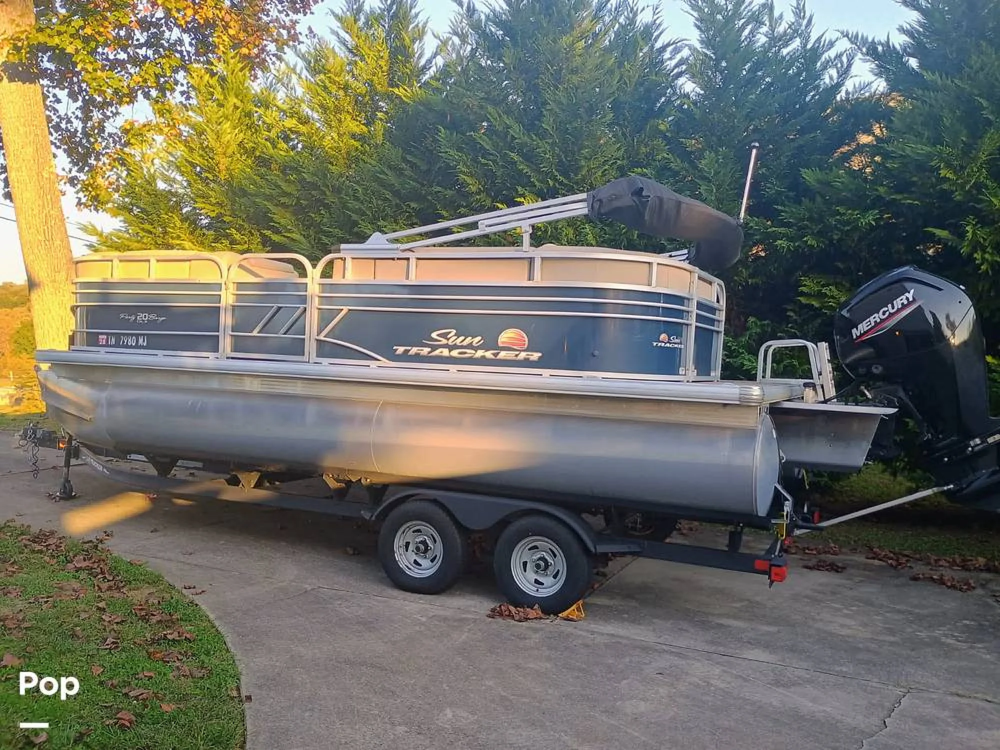2022 Sun Tracker Party Barge 20 DLX - Main Image