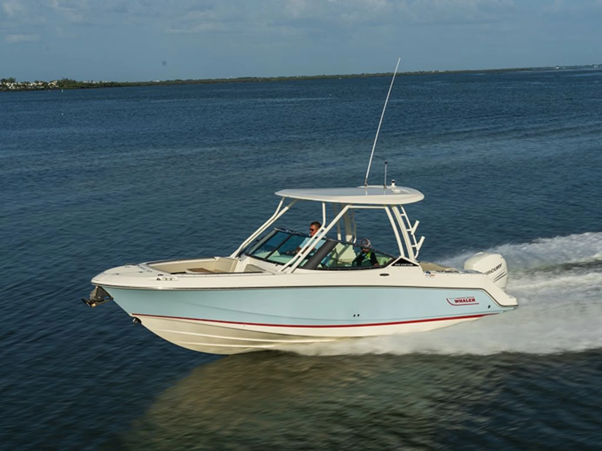 Boston Whaler 240 Vantage - Image 2