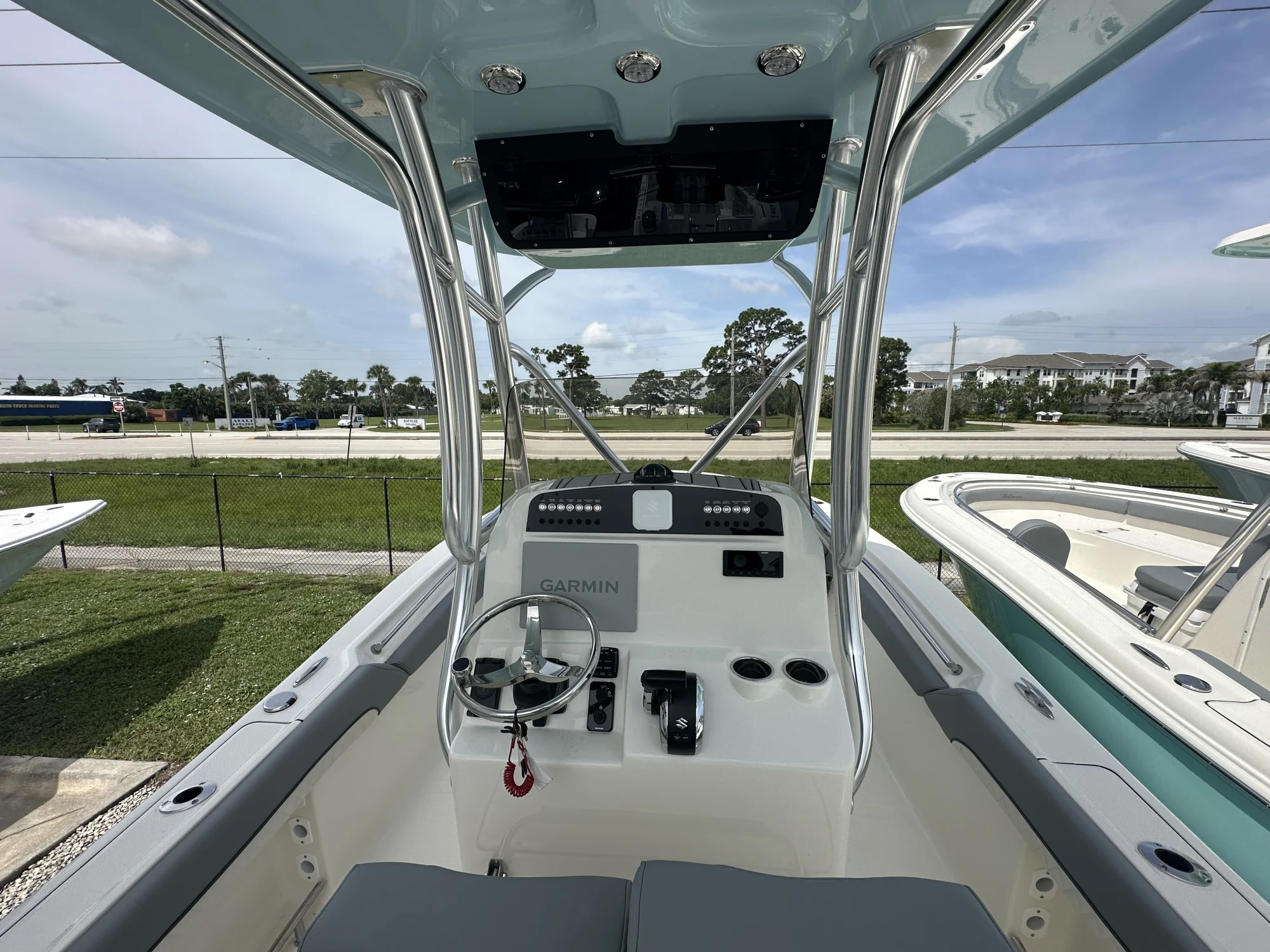 2027 Pioneer 222 Sportfish - Image 5
