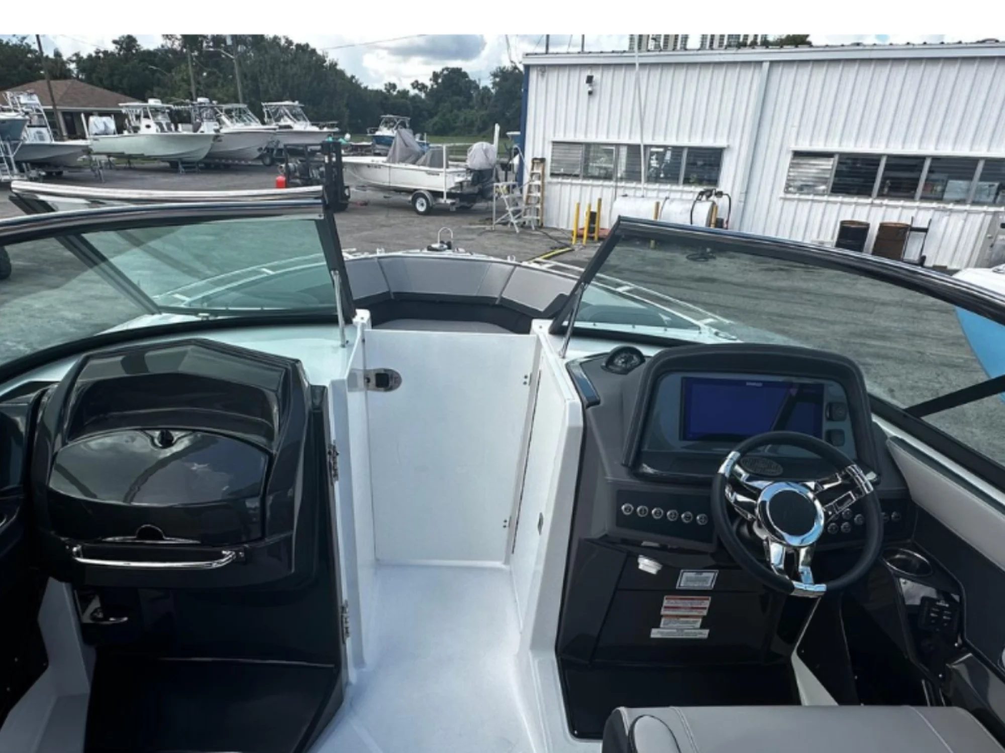 2026 Monterey 275 Super Sport - Image 4