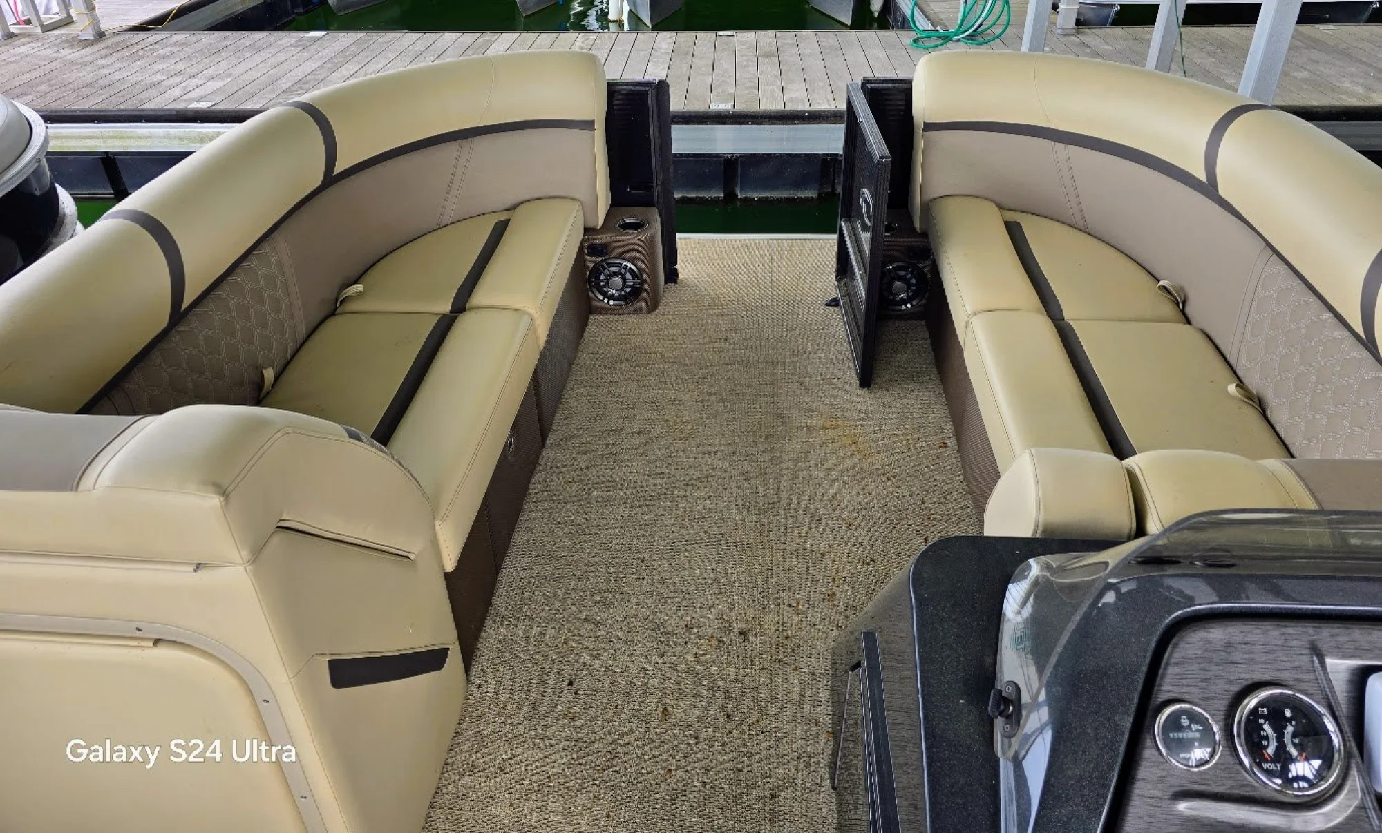 2024 Crest DLX 220 SLC Tritoon - Image 2