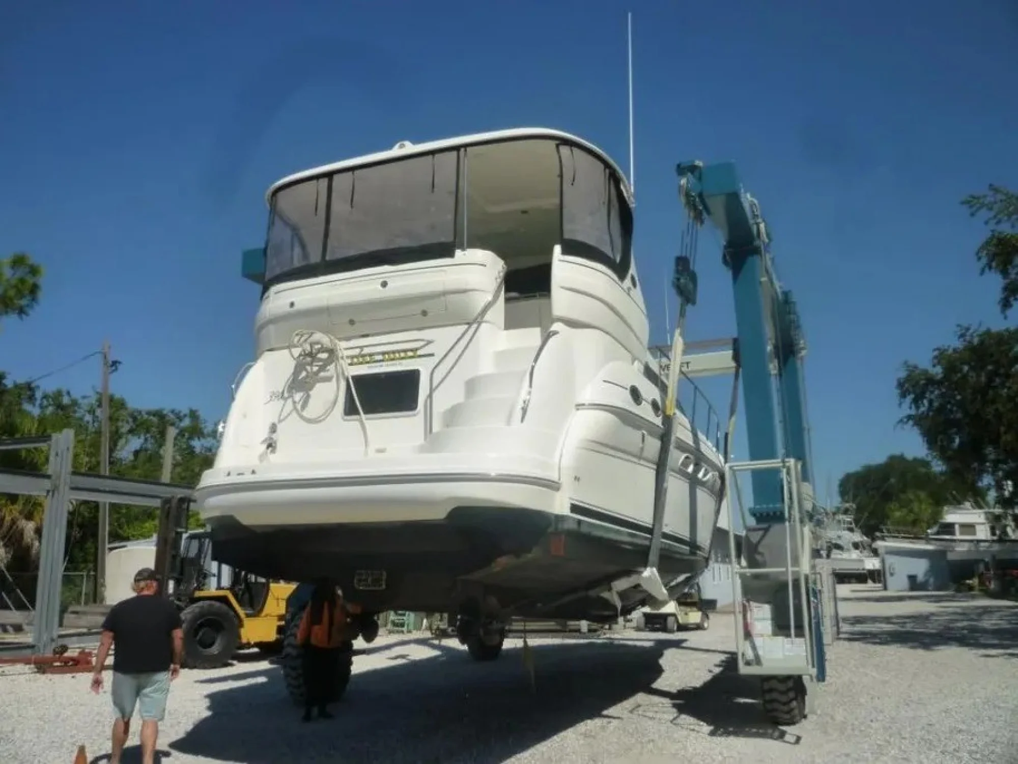 2005 Sea Ray 390 Motor Yacht - Image 5