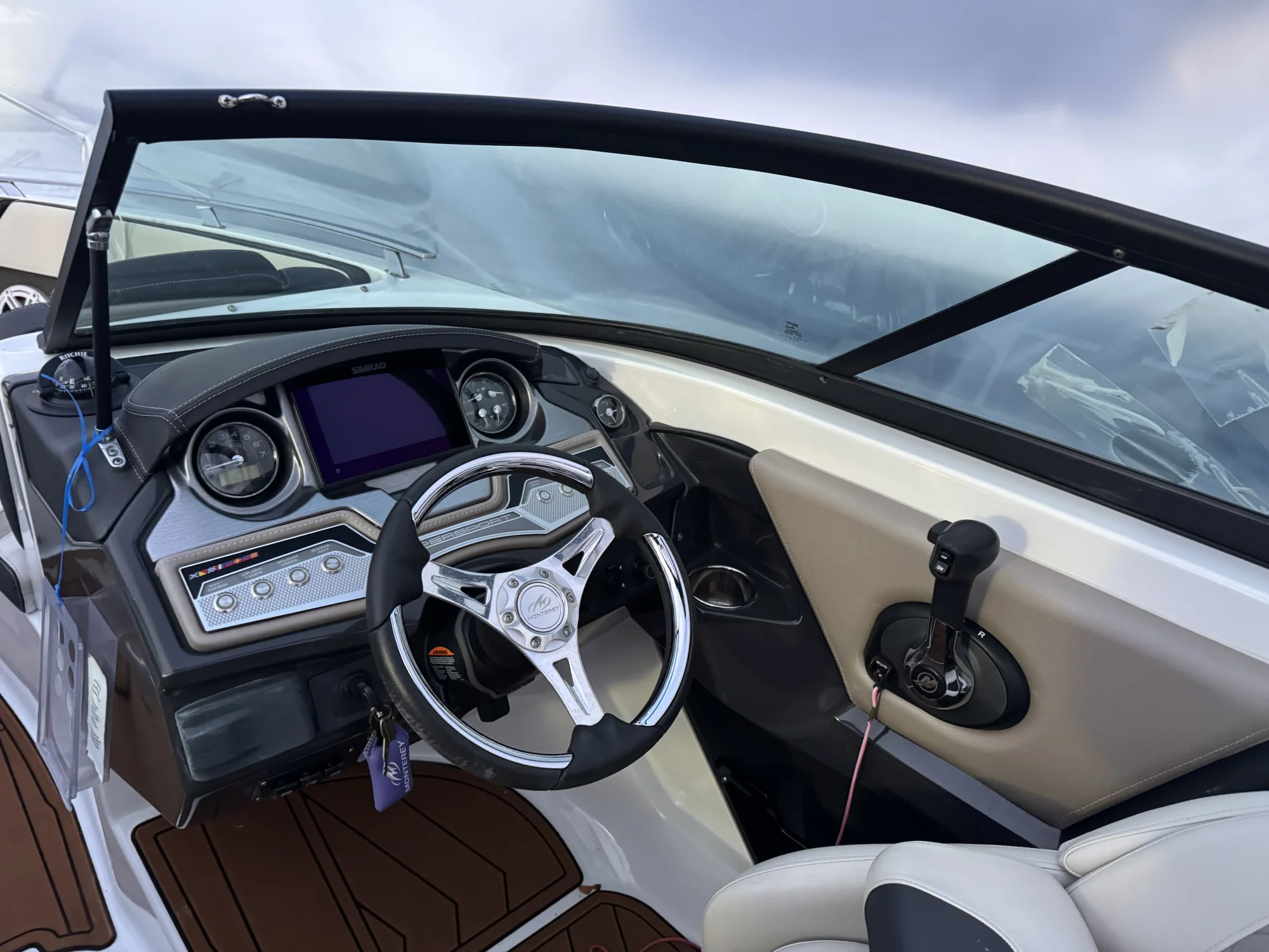 2022 Monterey 235SS - Image 4