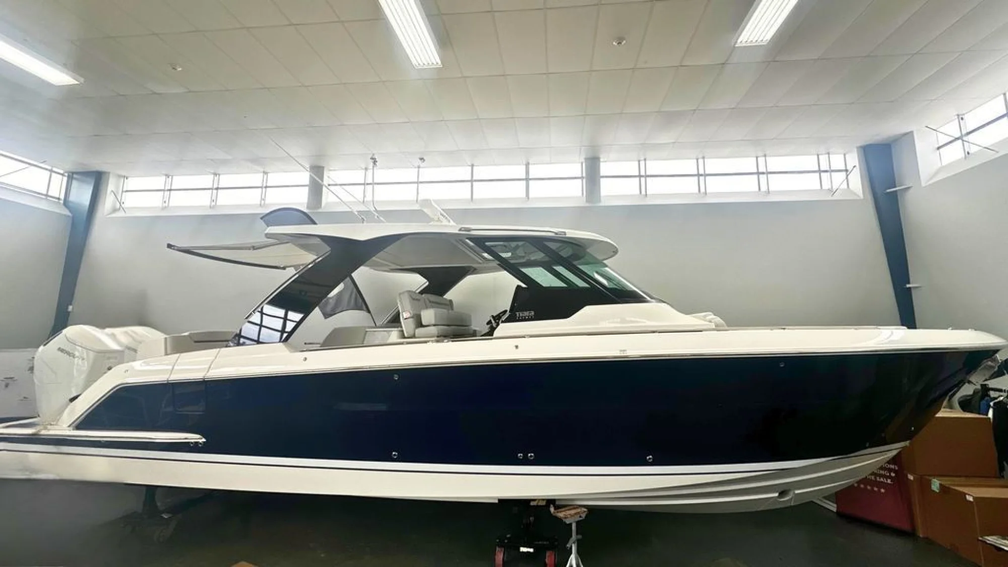 Tiara Yachts 39LS - Image 3