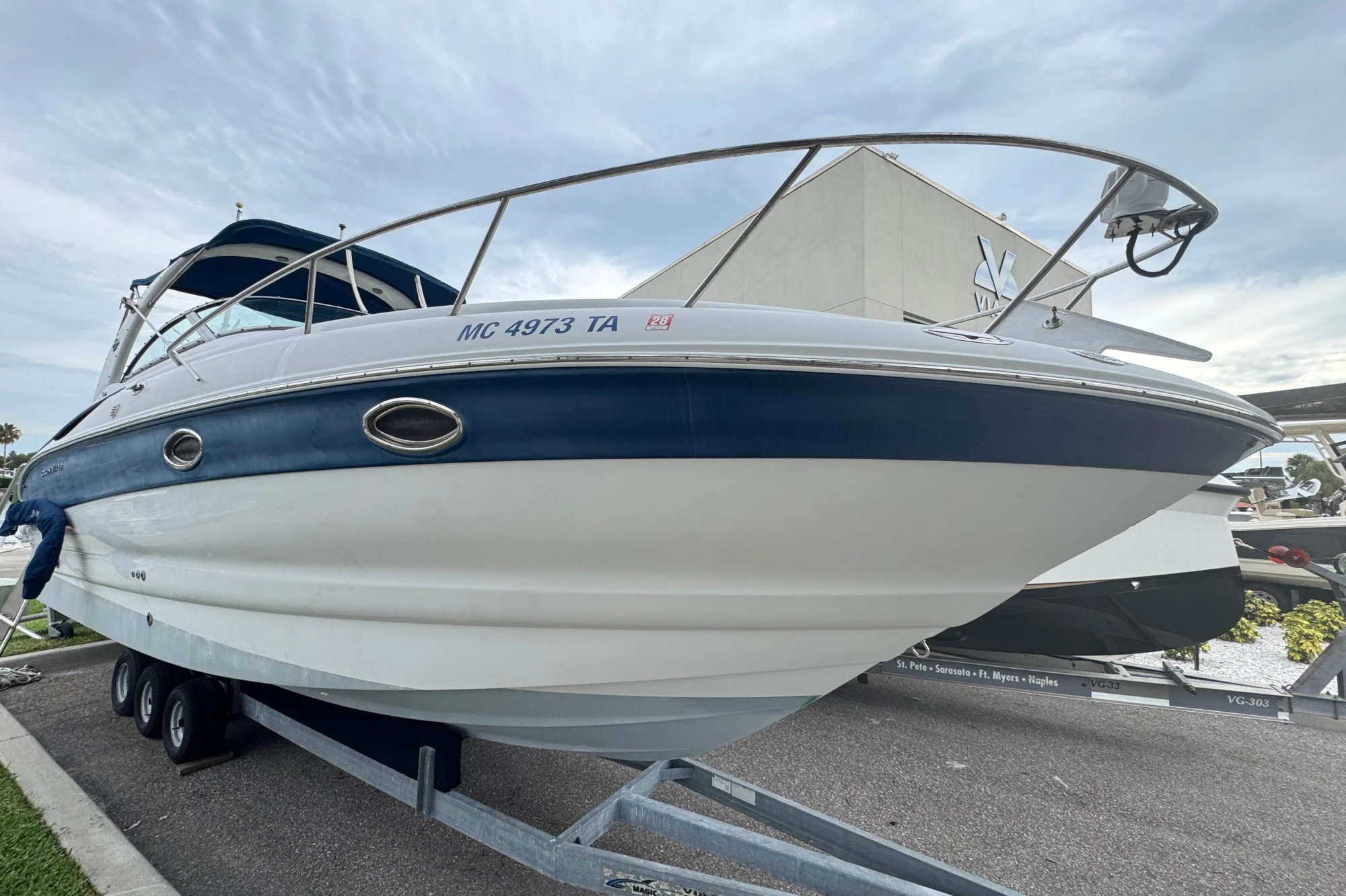 2004 Crownline 270 CR - Image 4