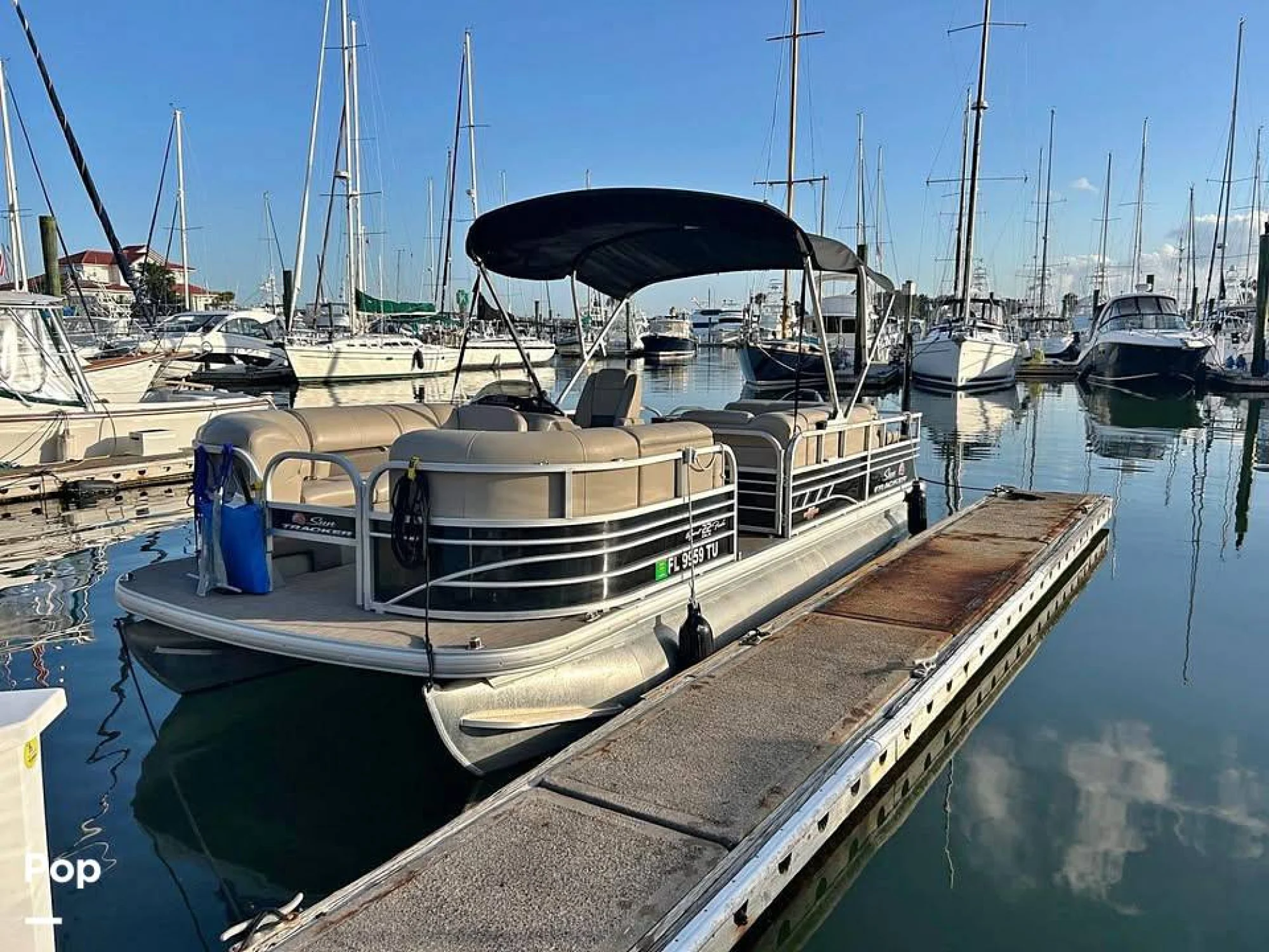 2023 Sun Tracker 22 DLX - Image 2