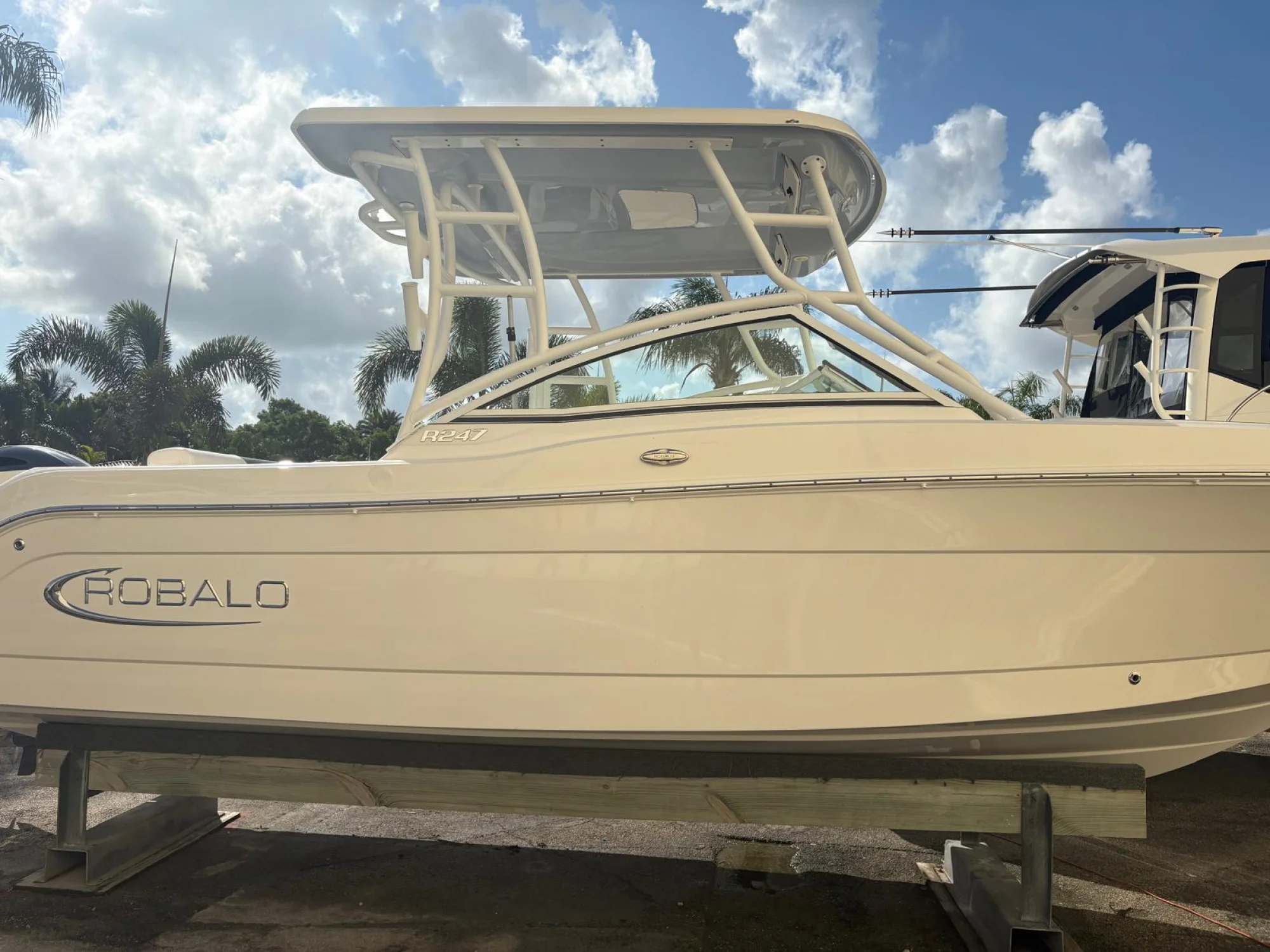 2021 ROBALO R247 - Image 3