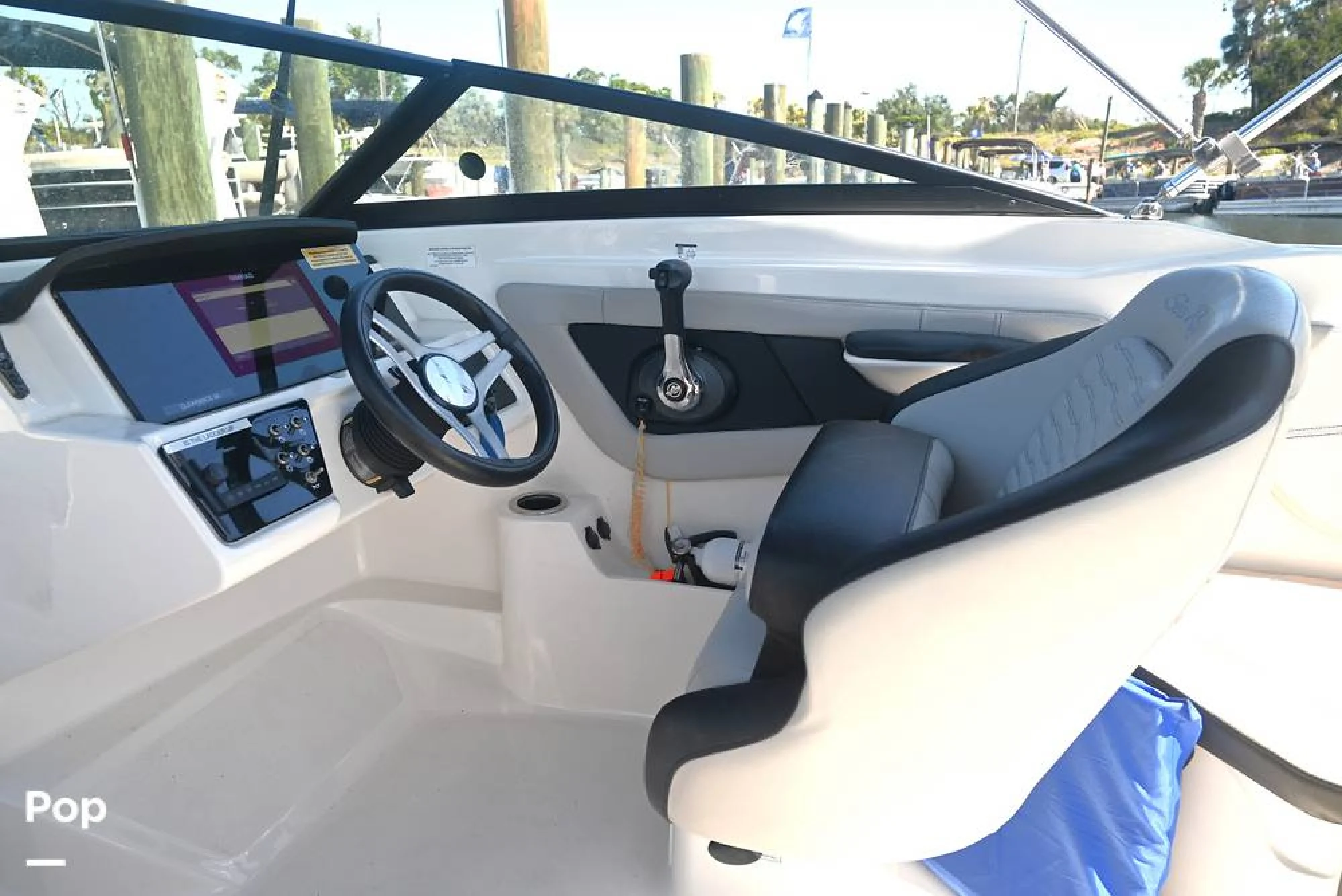 2023 Sea Ray SPX210 OB - Image 4