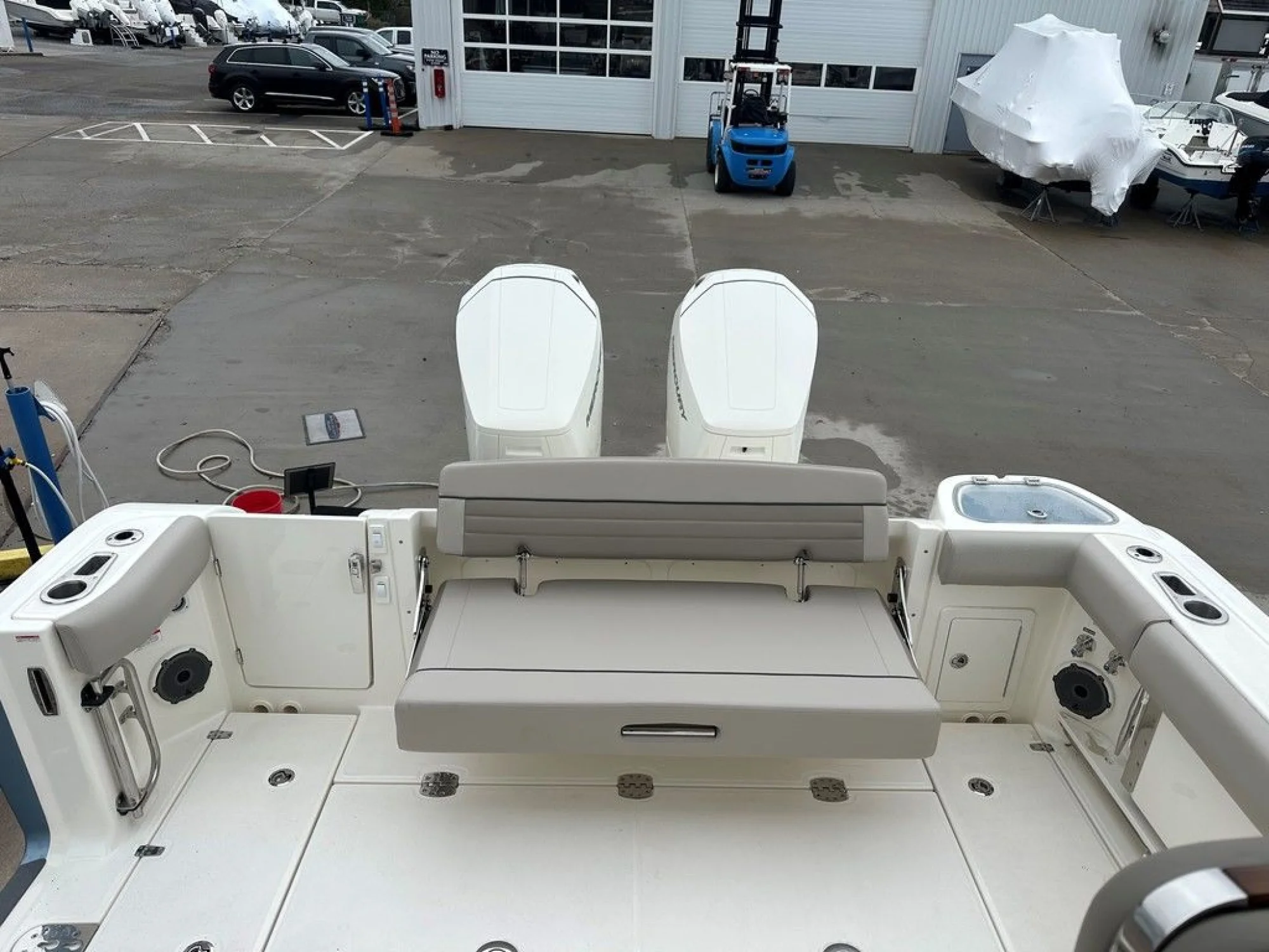 Boston Whaler 365 Conquest - Image 5