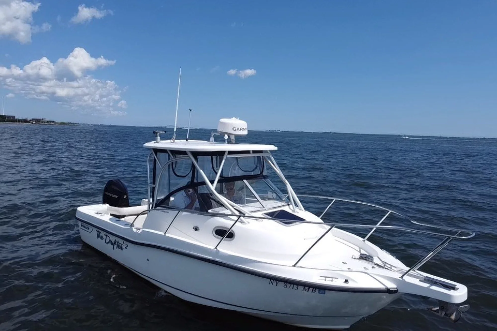 2005 Boston Whaler 235 Conquest - Image 2