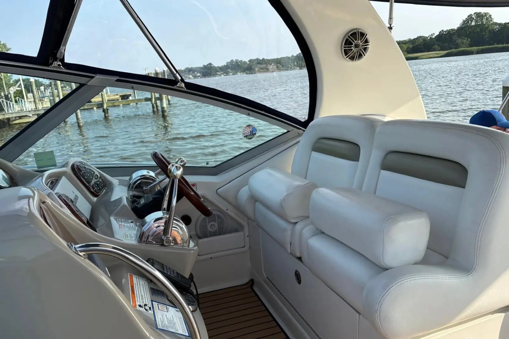 2006 Sea Ray Sundancer 320 - Image 2