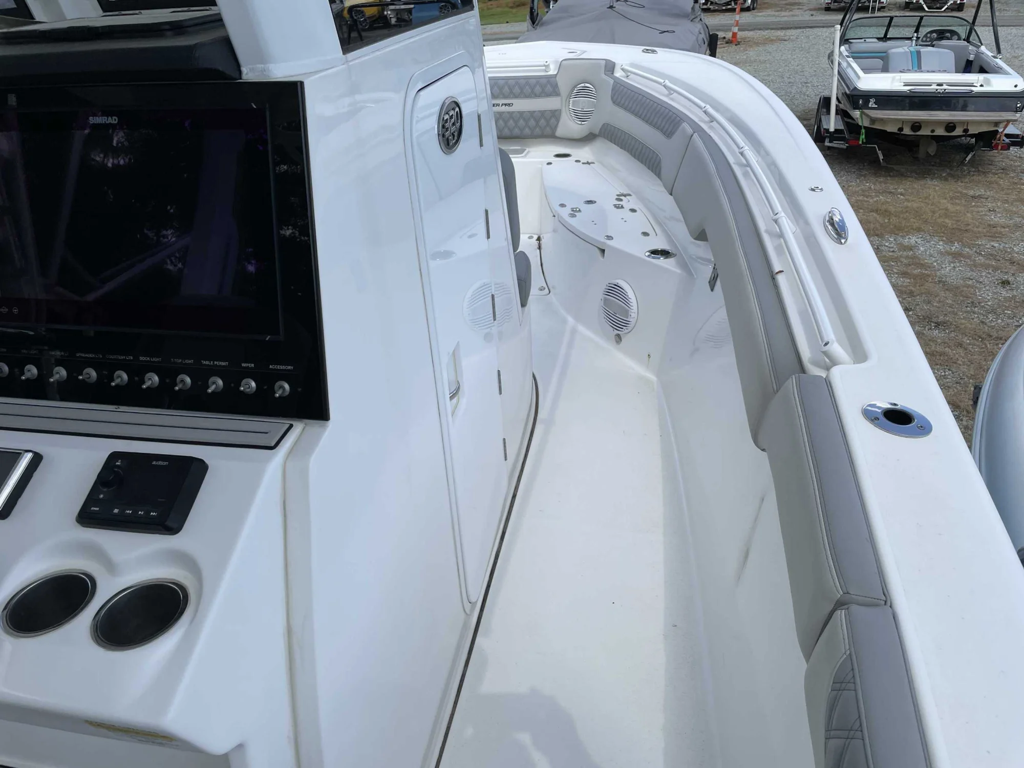 2023 Sea Pro 320 DLX - Image 4