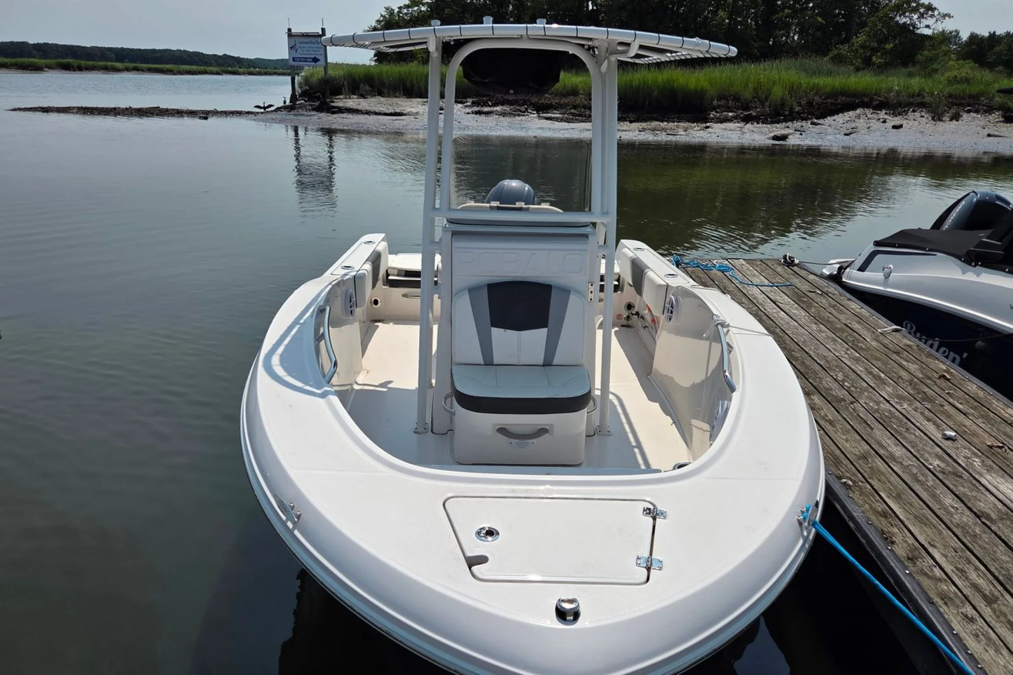 2025 18' Robalo R180 Center Console - Image 2