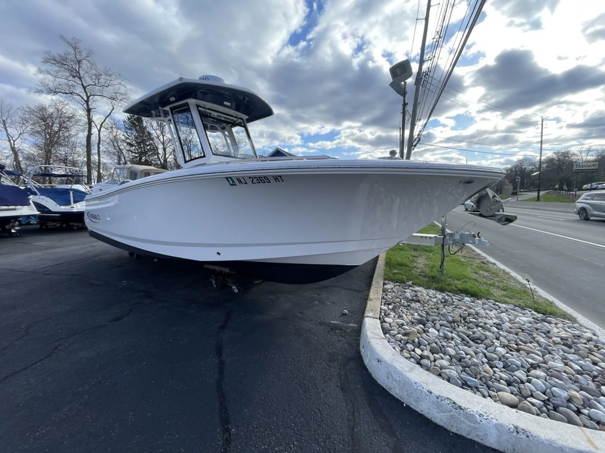 2023 Robalo R250 Center Console - Image 3