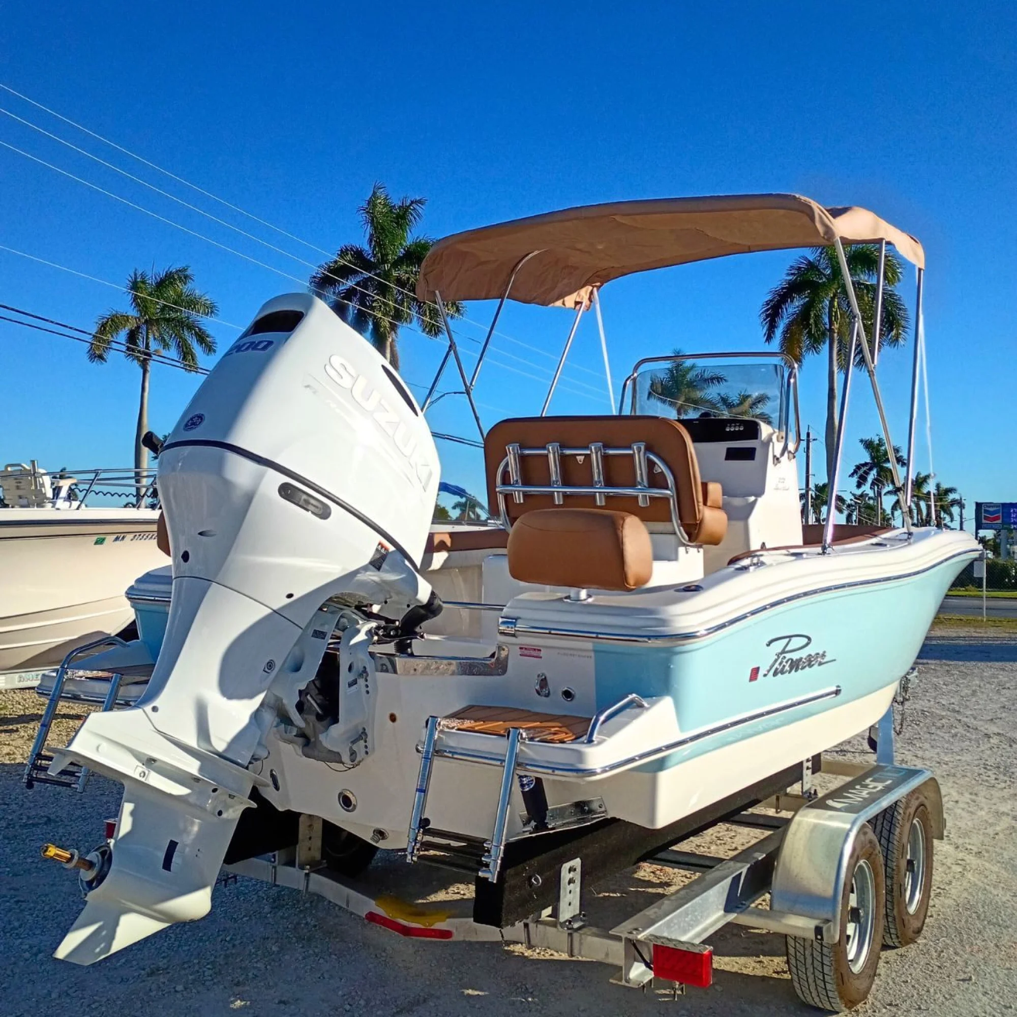 2026 Pioneer 202 Sportfish Bay Boat Carolina Blue 213A - Image 2