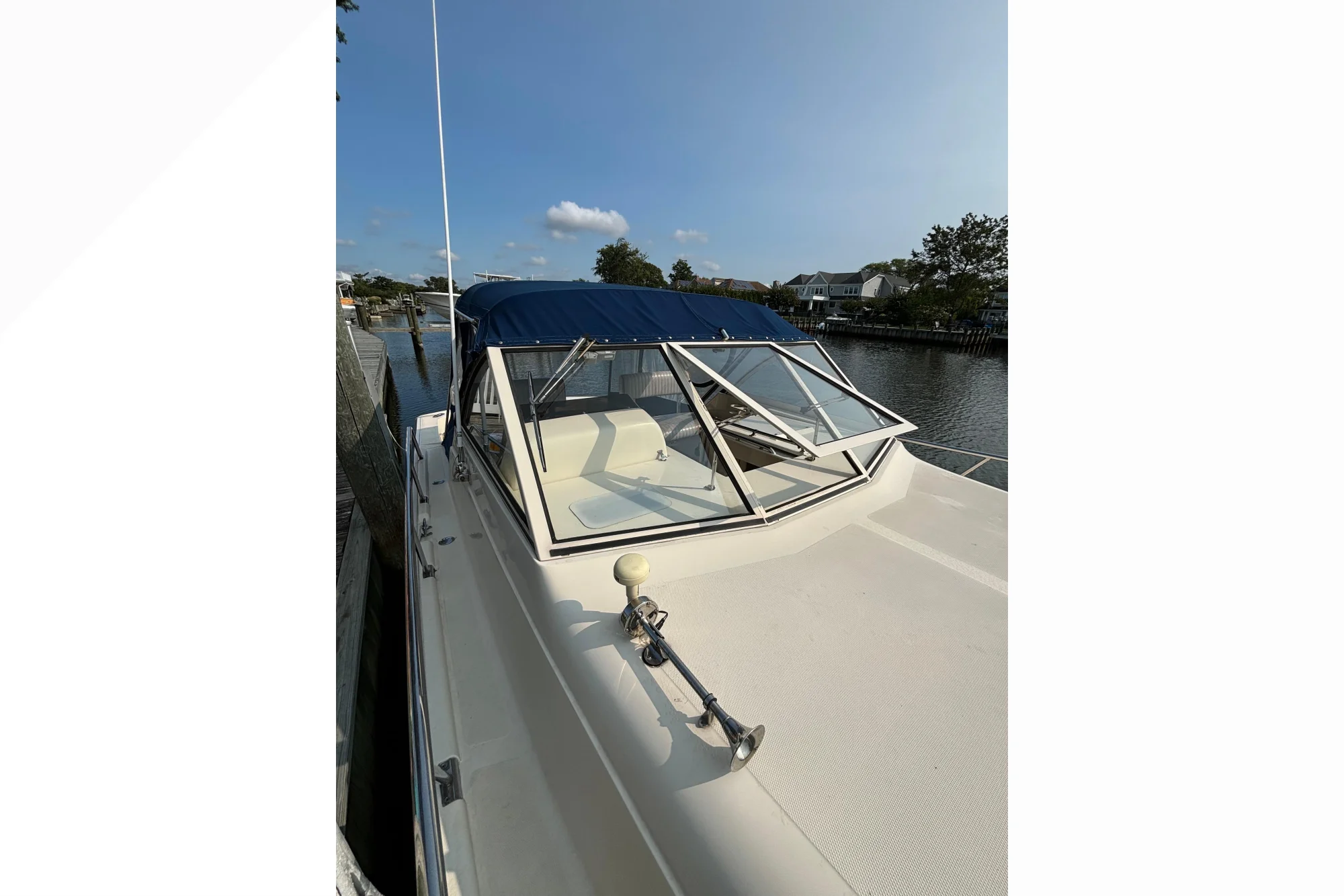 2005 Mainship Pilot 30-II Sedan - Image 3