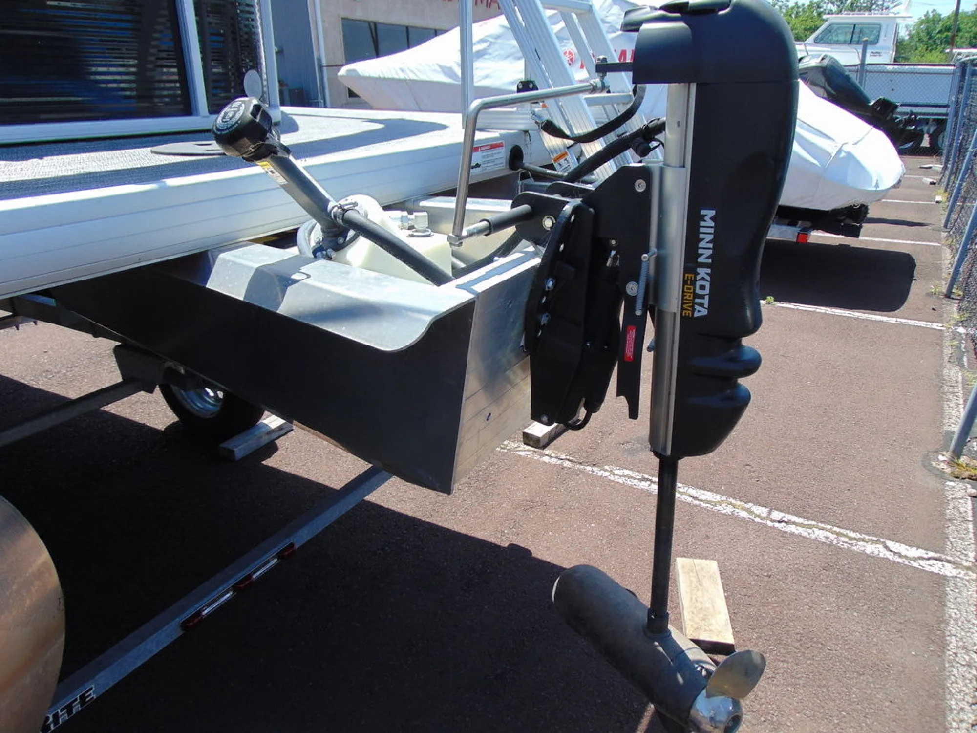 Godfrey Pontoons Sweetwater Xperience 1880 CX 25 in. - Image 5