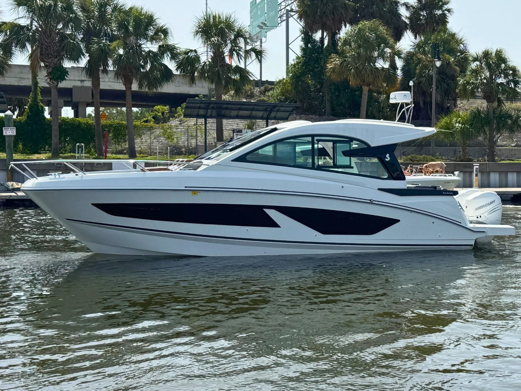 2022 Beneteau Gran Turismo 32 - Main Image