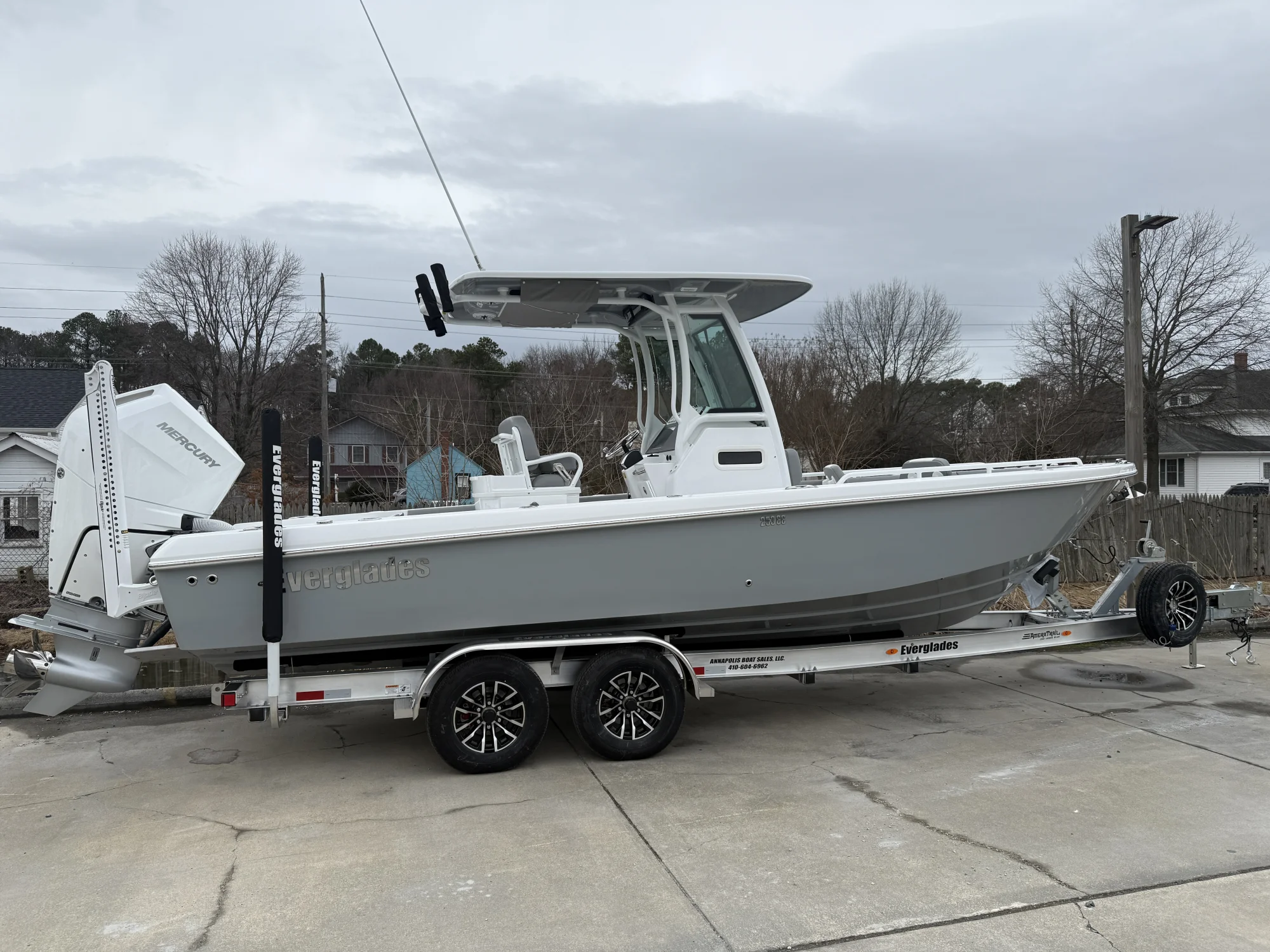 2025 24' Everglades 253CC