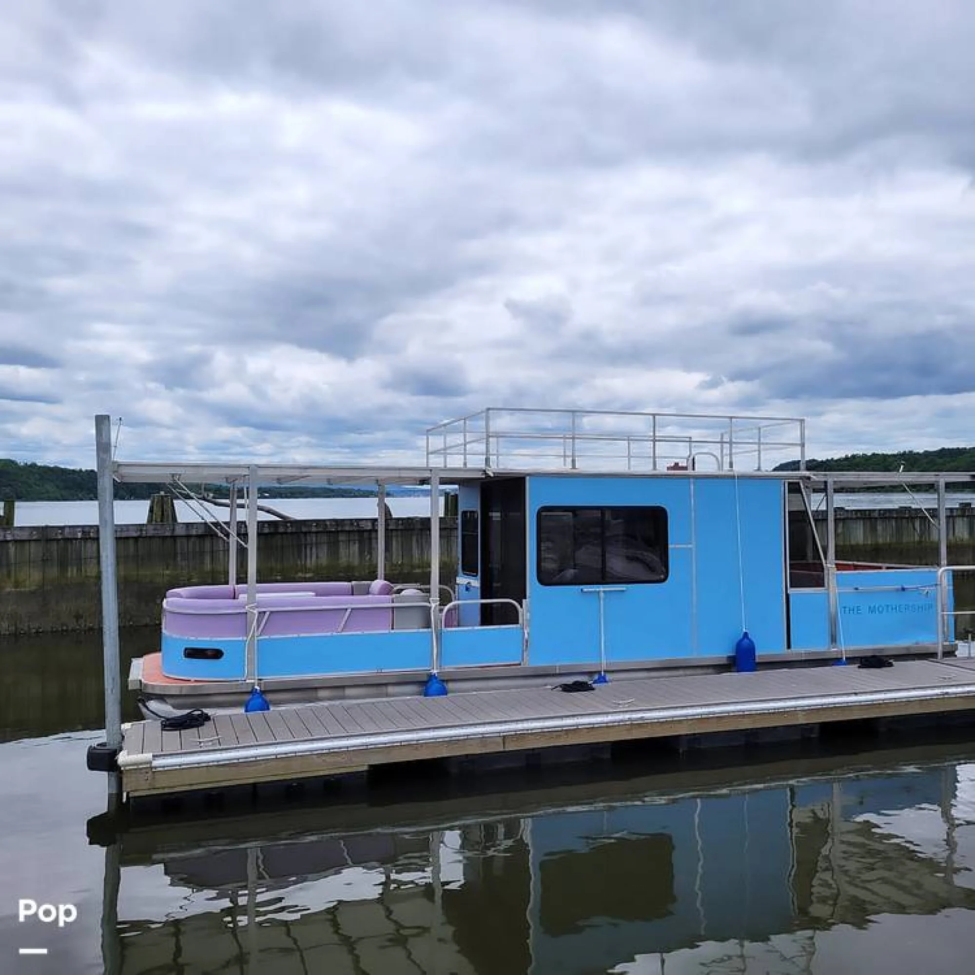 2005 Sun Tracker Party Cruiser 32 - Main Image