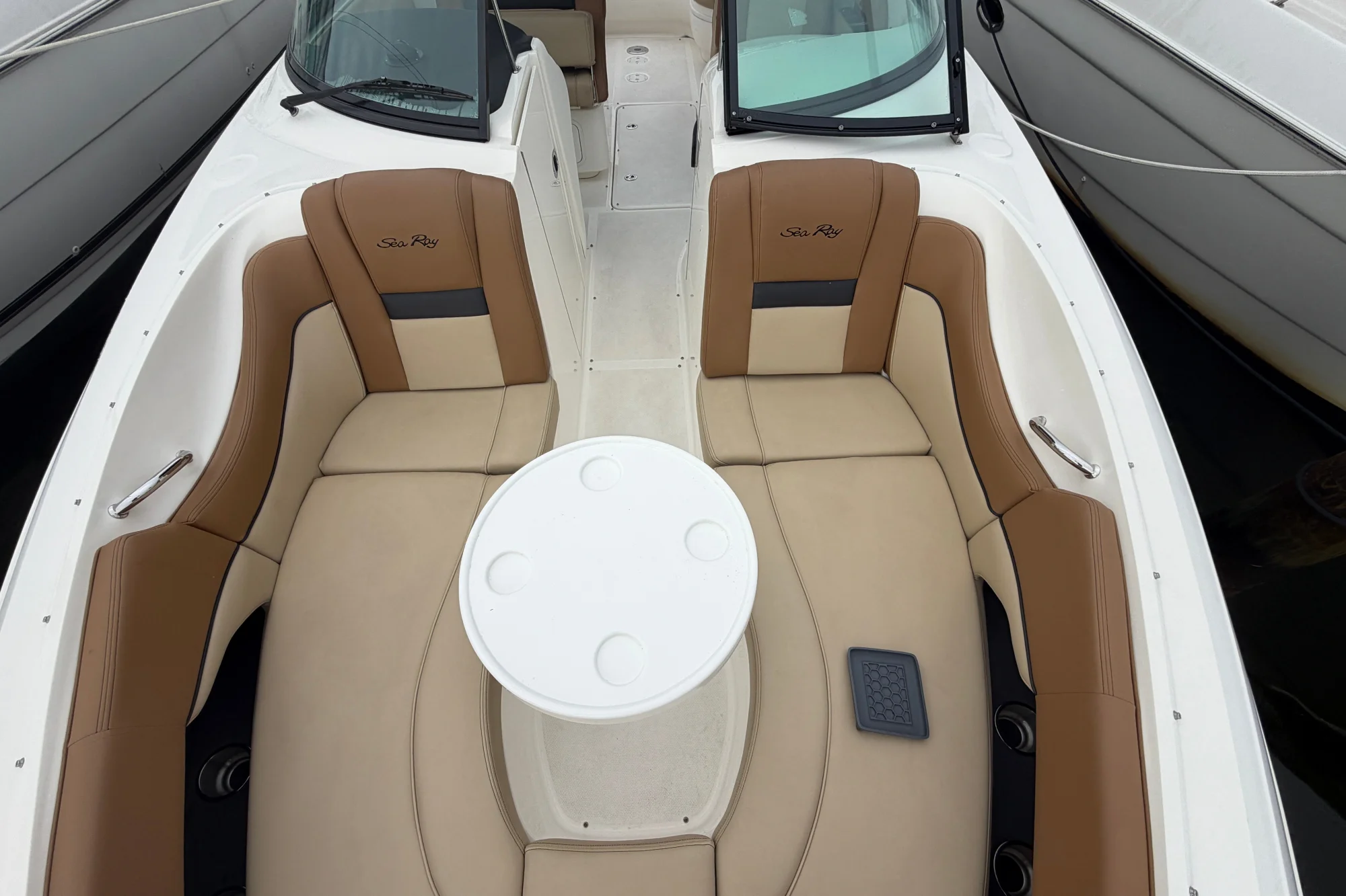 2014 Sea Ray 300 SLX - Image 4