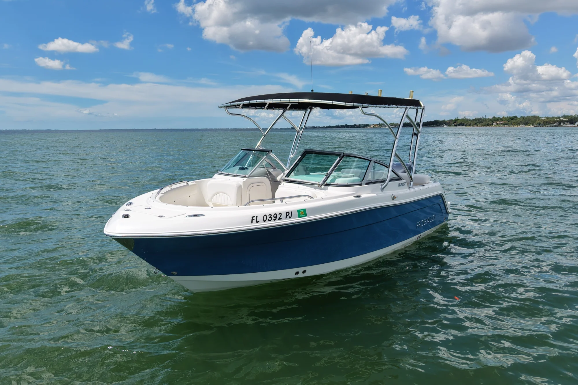 2012 Robalo R227 Dual Console - Image 4