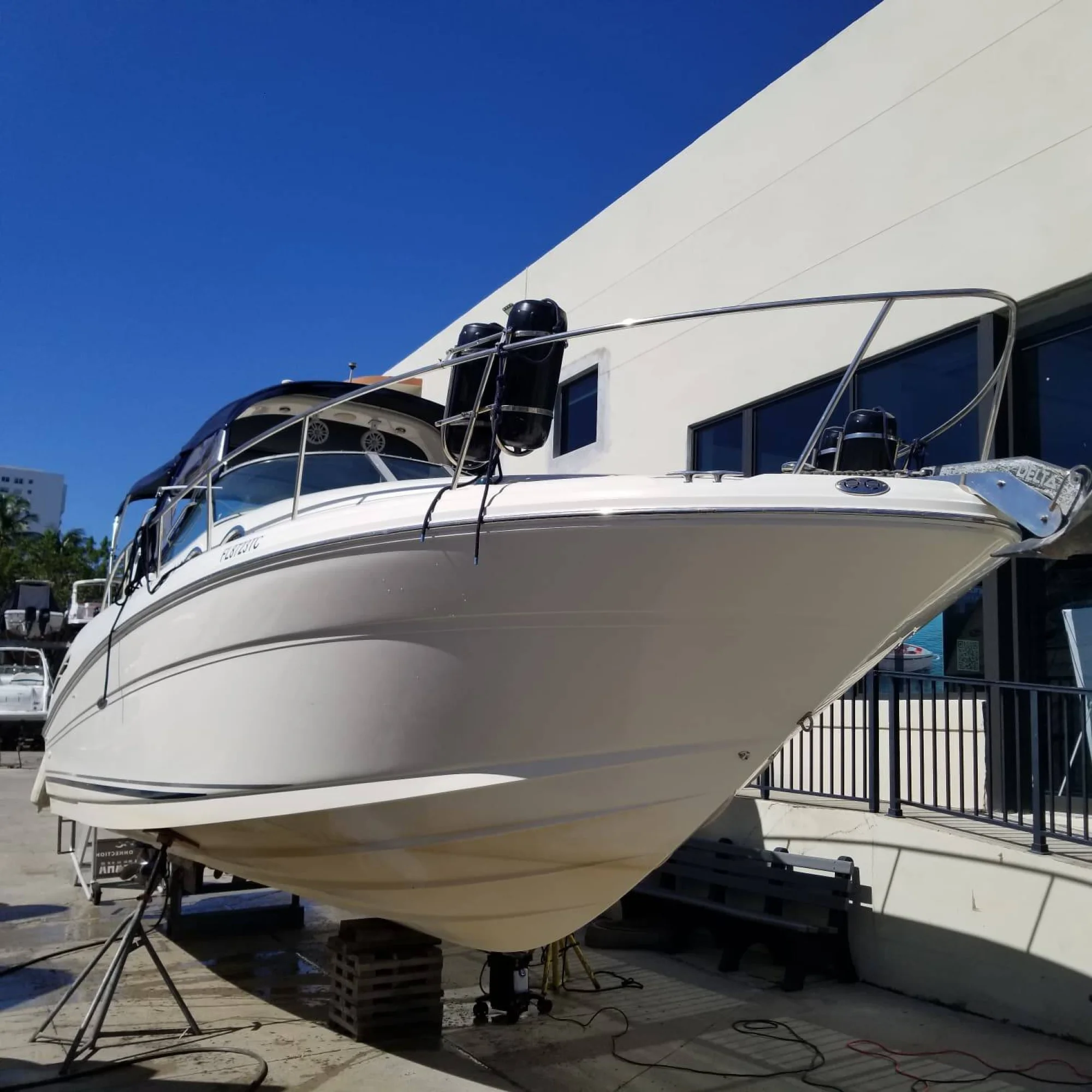 2004 Sea Ray 300 Sundancer - Image 2