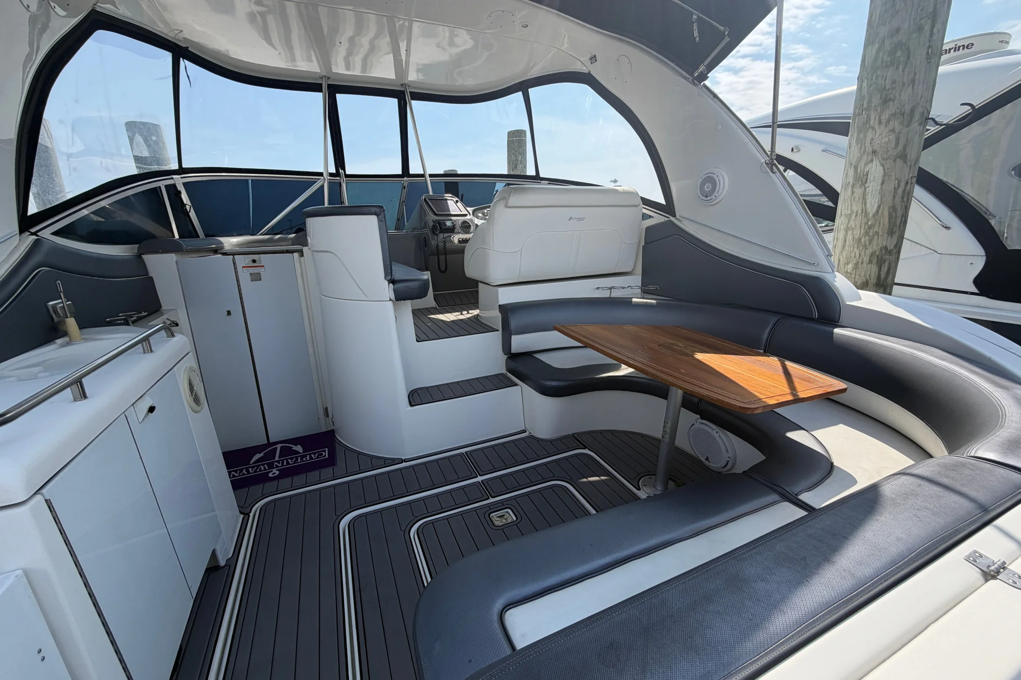 2007 Cruisers Yachts 370 Express - Image 3