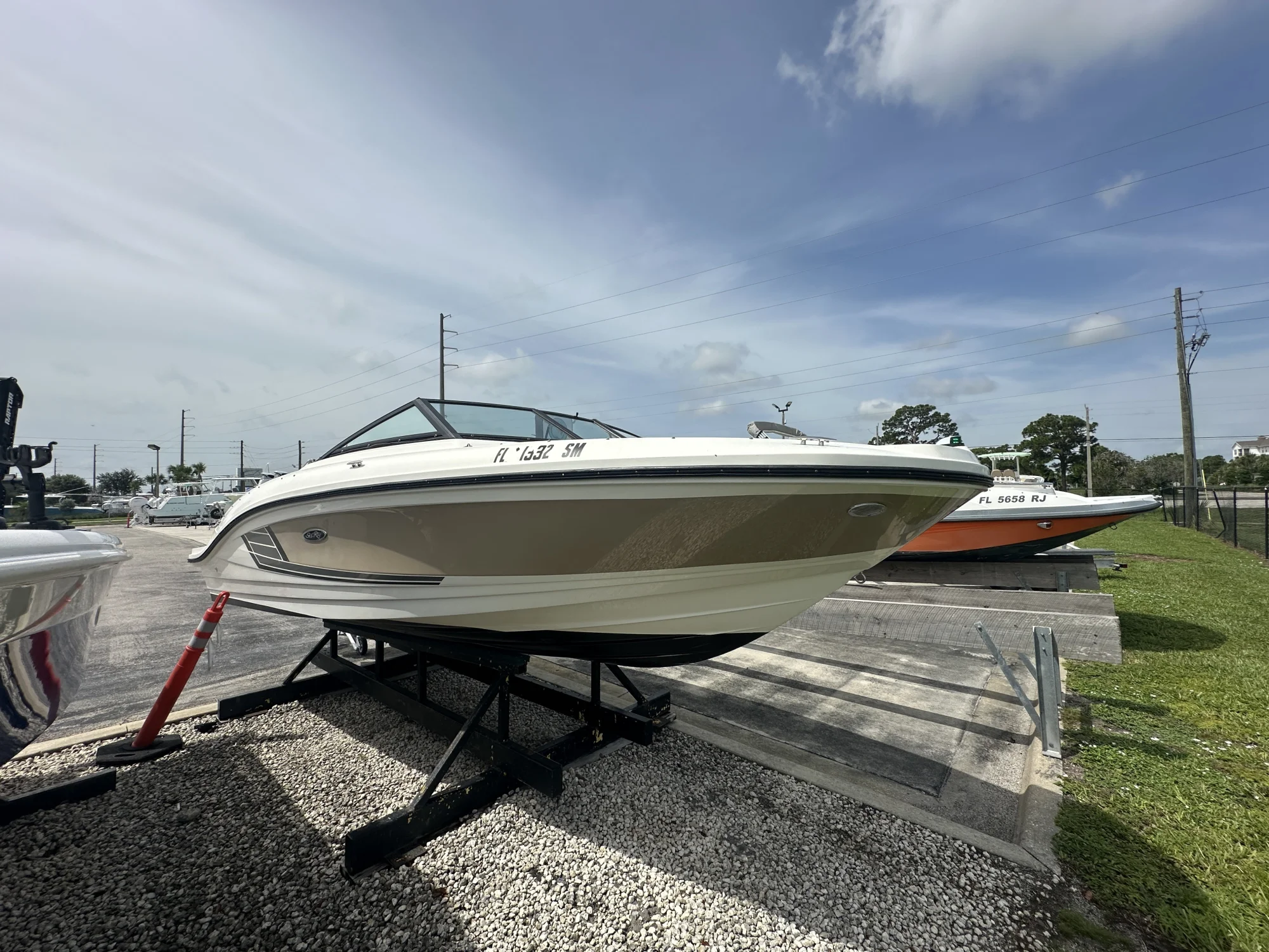 2015 Sea Ray 21 SPX OB - Image 2