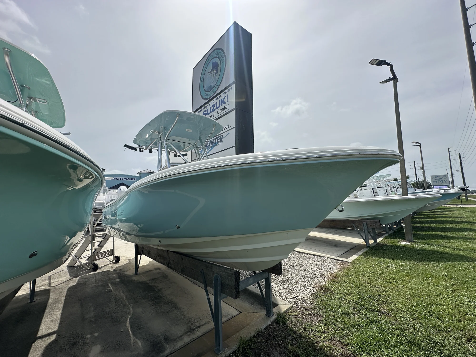 2027 Pioneer 222 Sportfish - Image 2