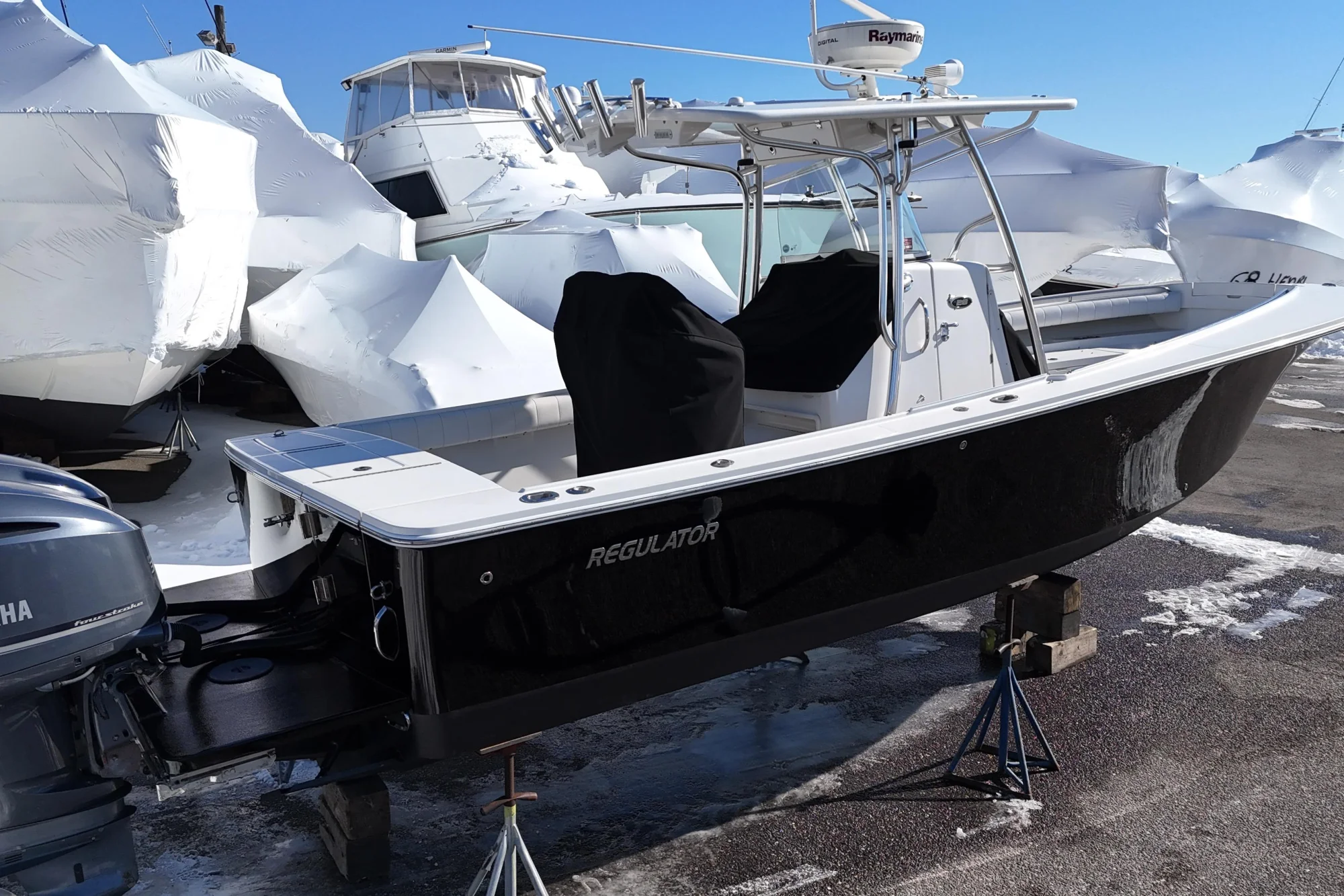 2011 Regulator 28 Forward Seating - Image 3