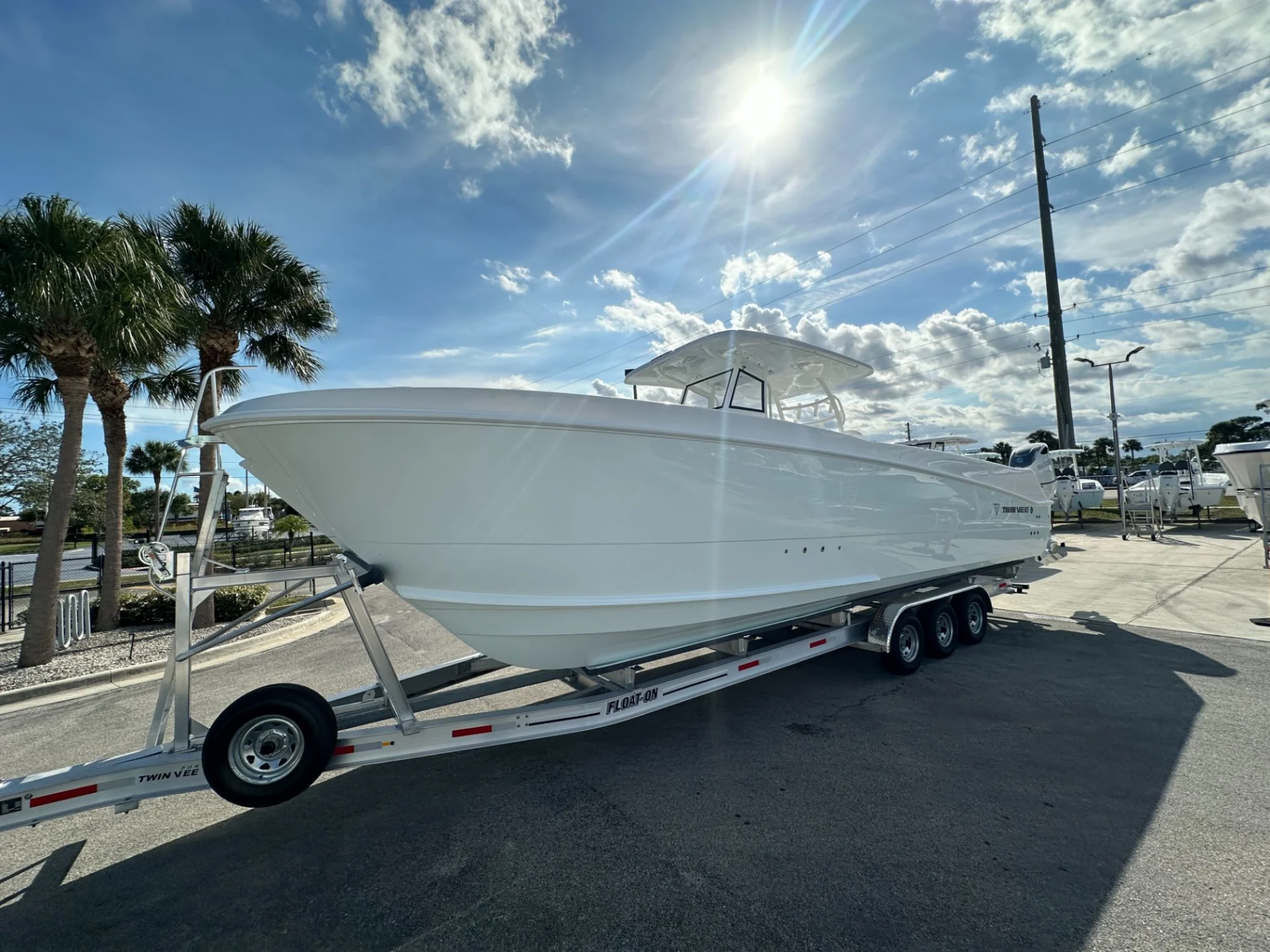 2026 Twin Vee 340 GFX - Image 3