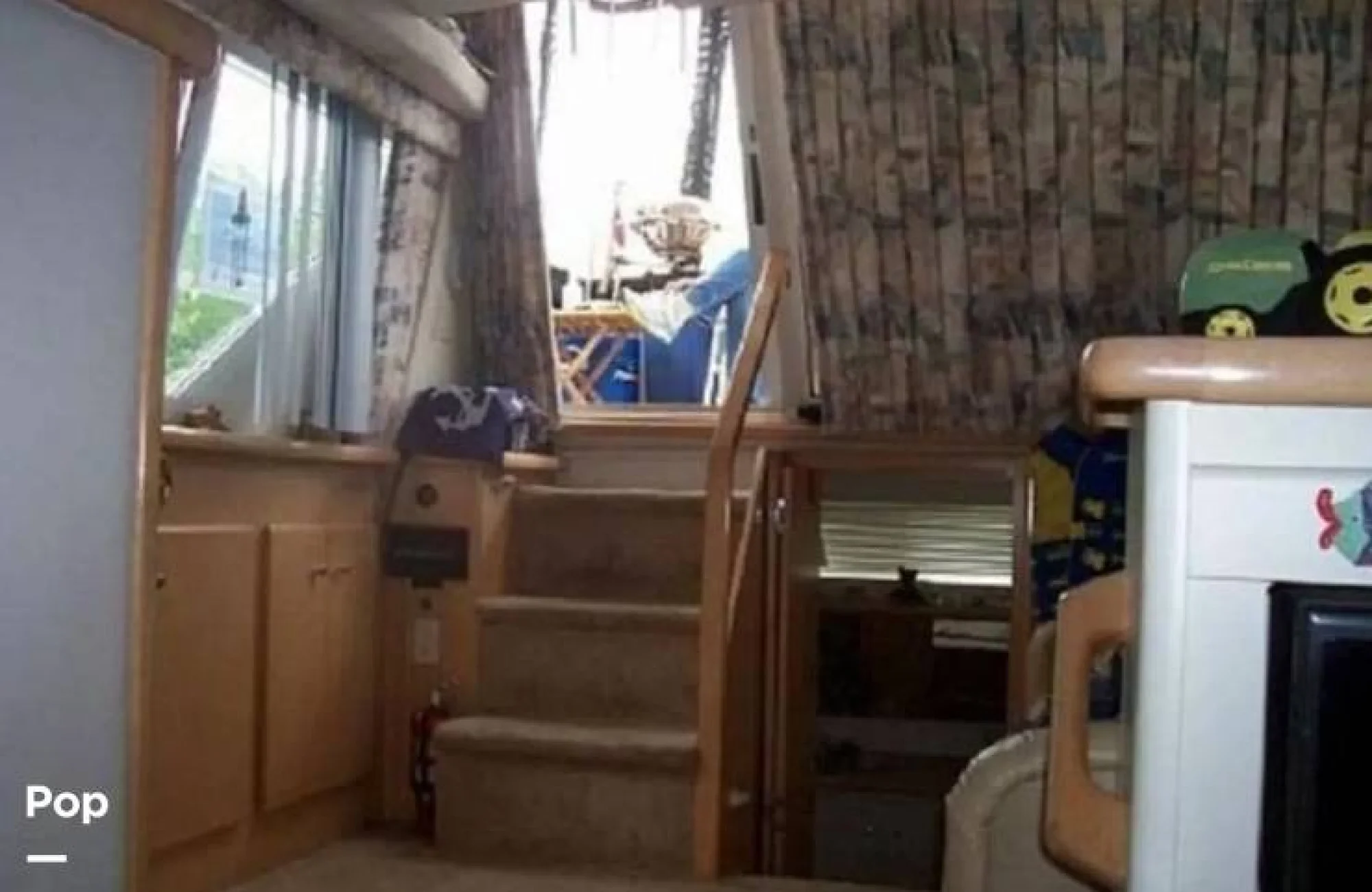 1998 Carver 325 Aft Cabin - Image 5