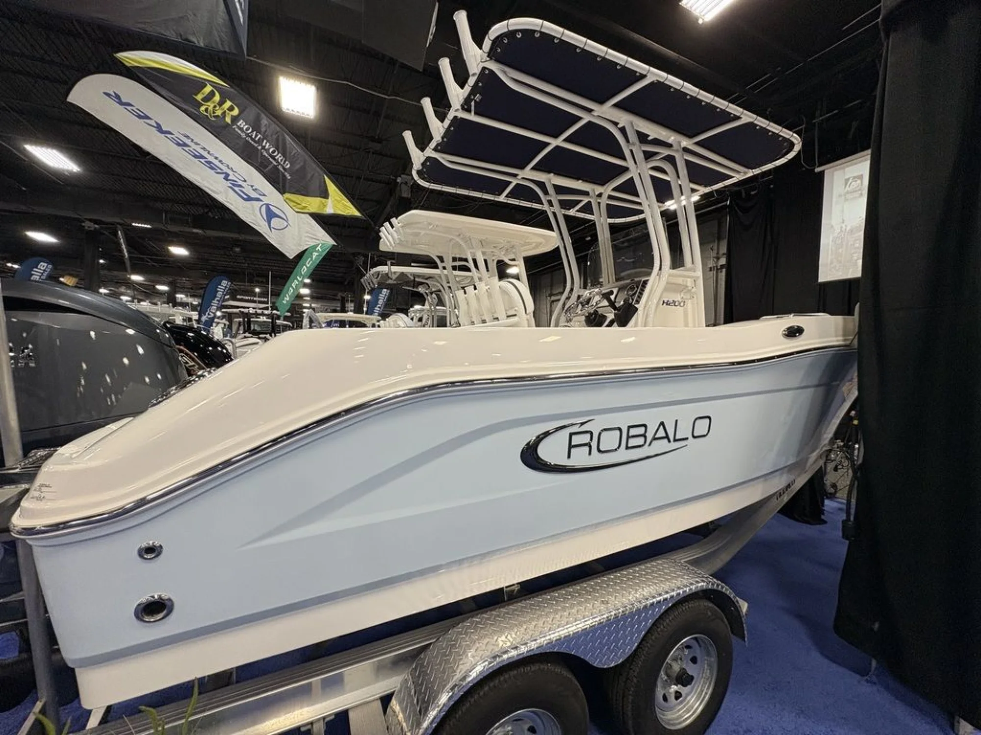 2026 Robalo R200 - Main Image