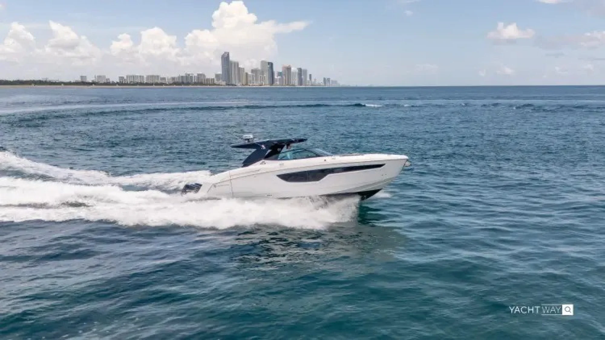 2021 Cruisers Yachts 38 GLS OB - Image 2