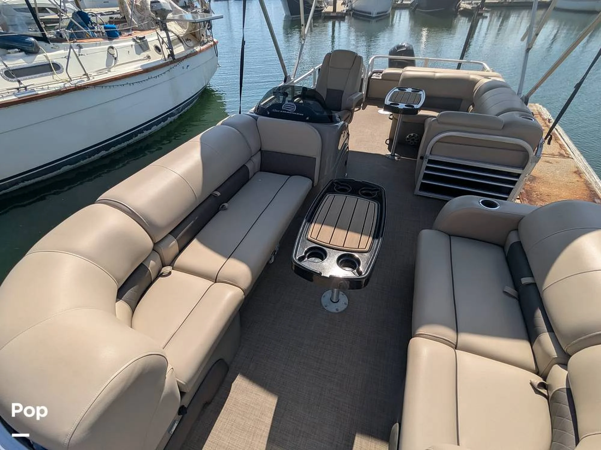 2023 Sun Tracker 22 DLX - Image 5