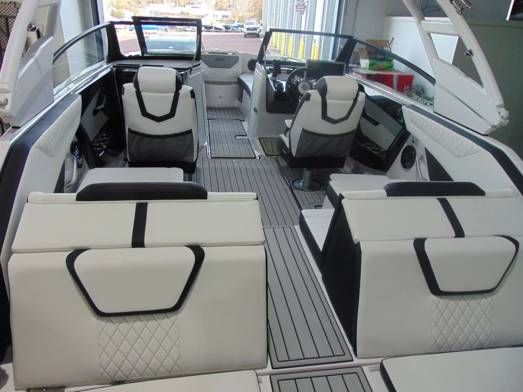 Yamaha Boats 222SD - Image 5