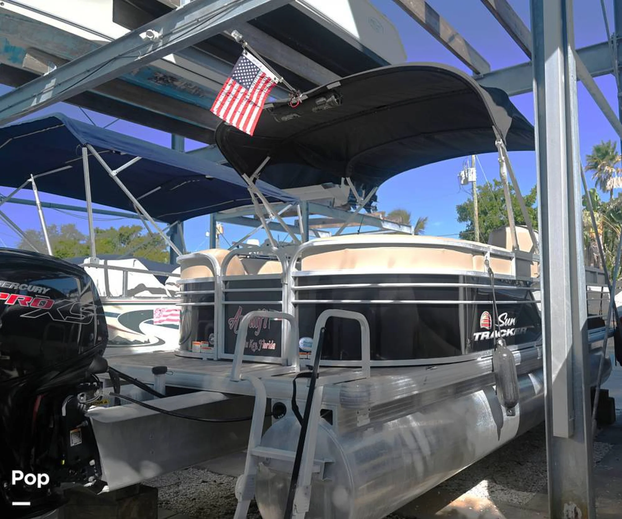 2021 Sun Tracker Party Barge 22 DLX - Image 3