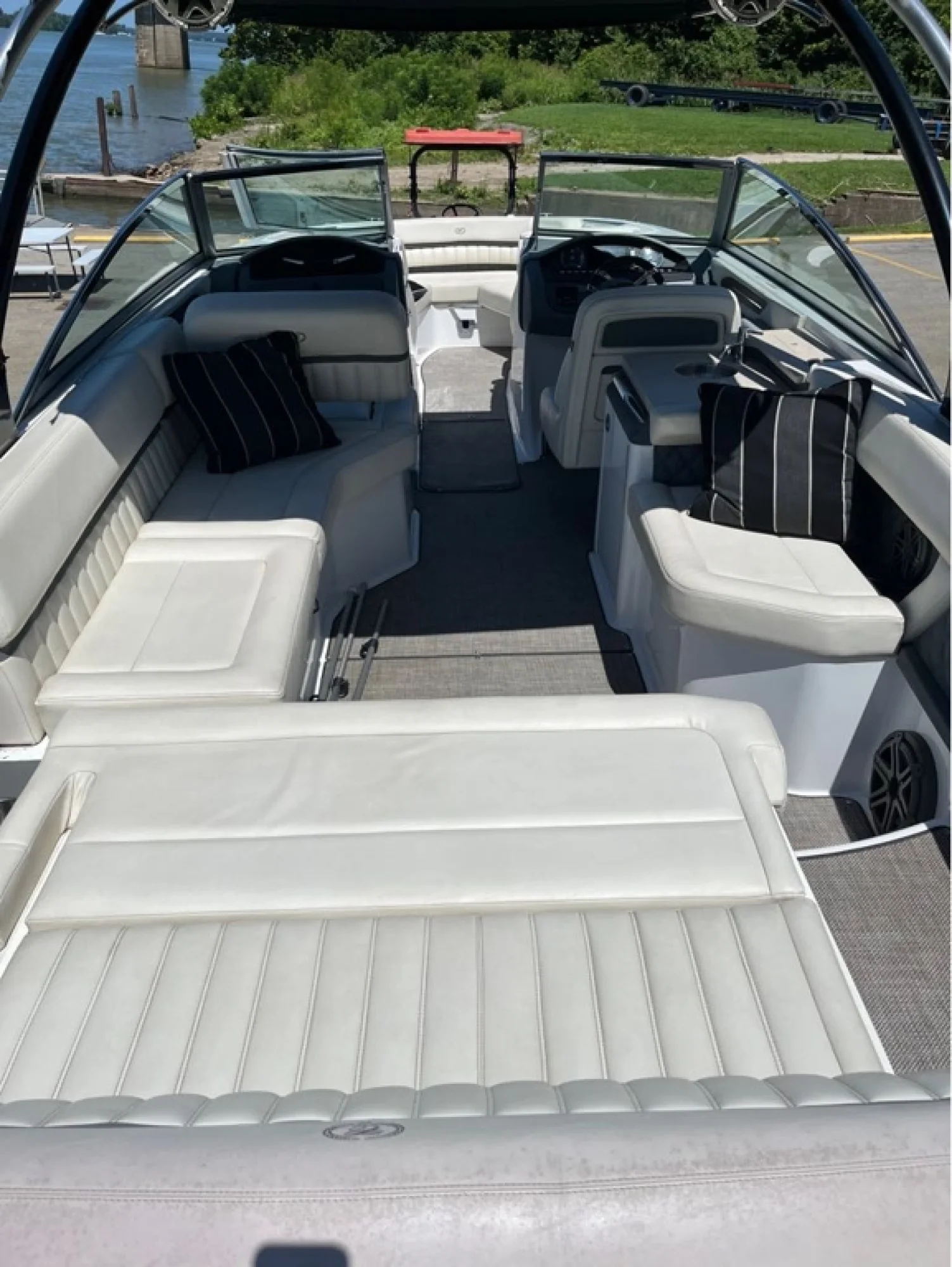 2016 Cobalt A28 - Image 4