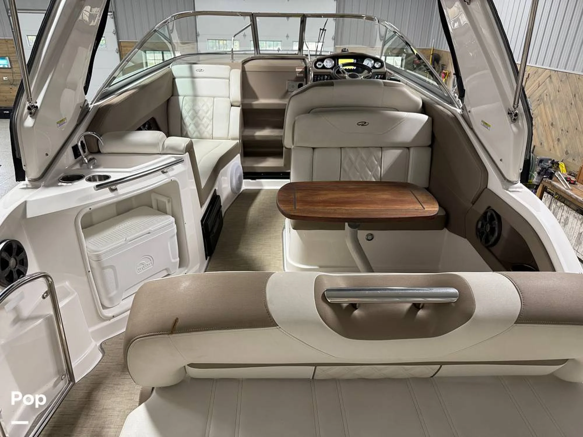 2018 Regal 28 Express - Image 3