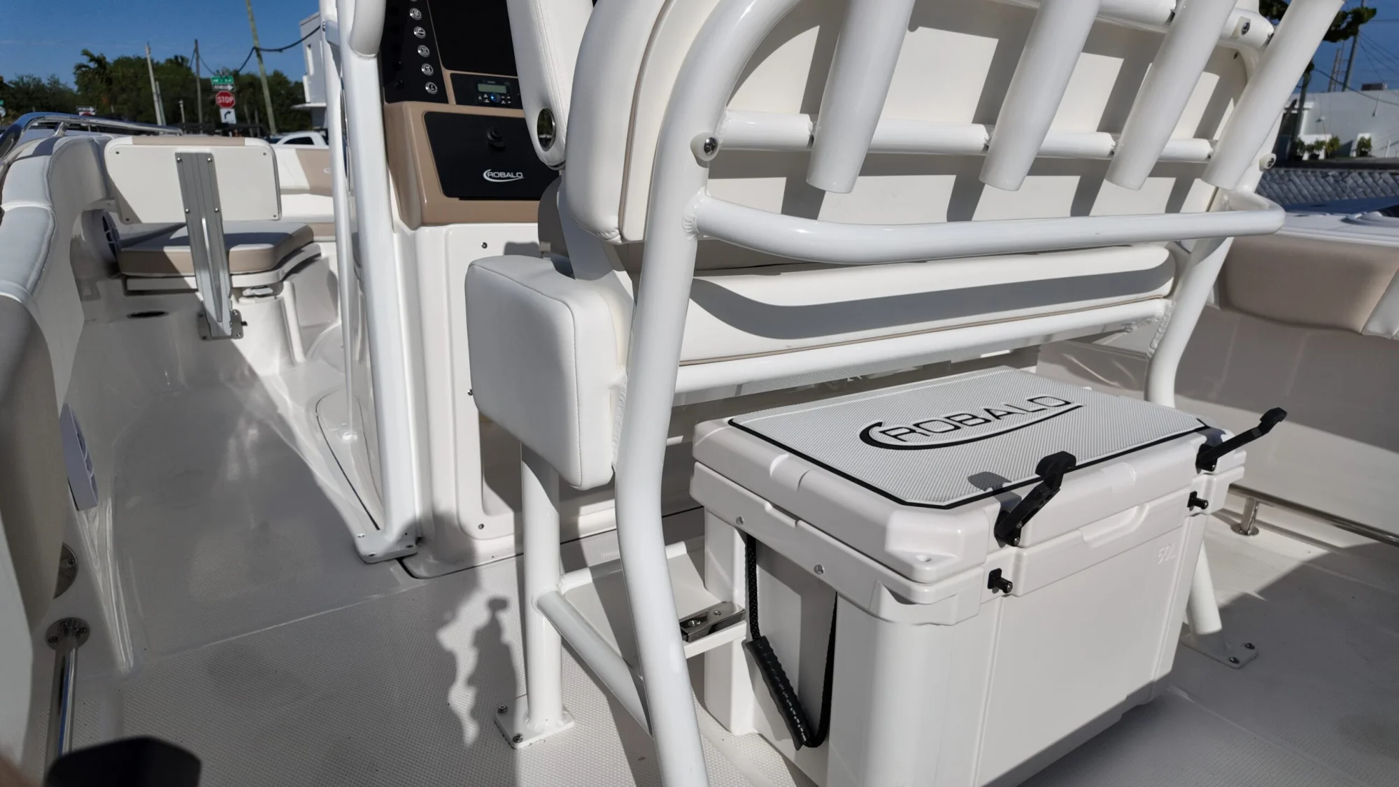 2025 ROBALO 232 Explorer - Image 5