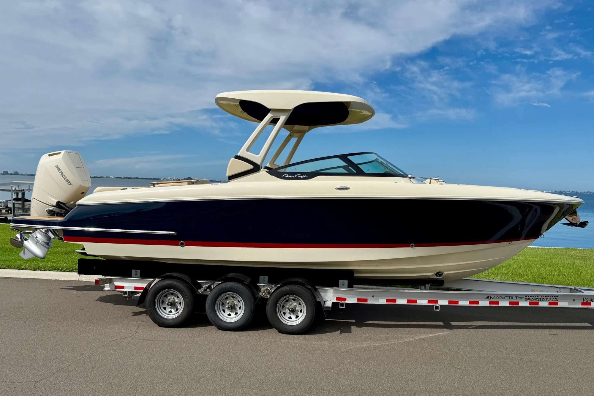 2026 Chris-Craft Sportster 28 - Image 3